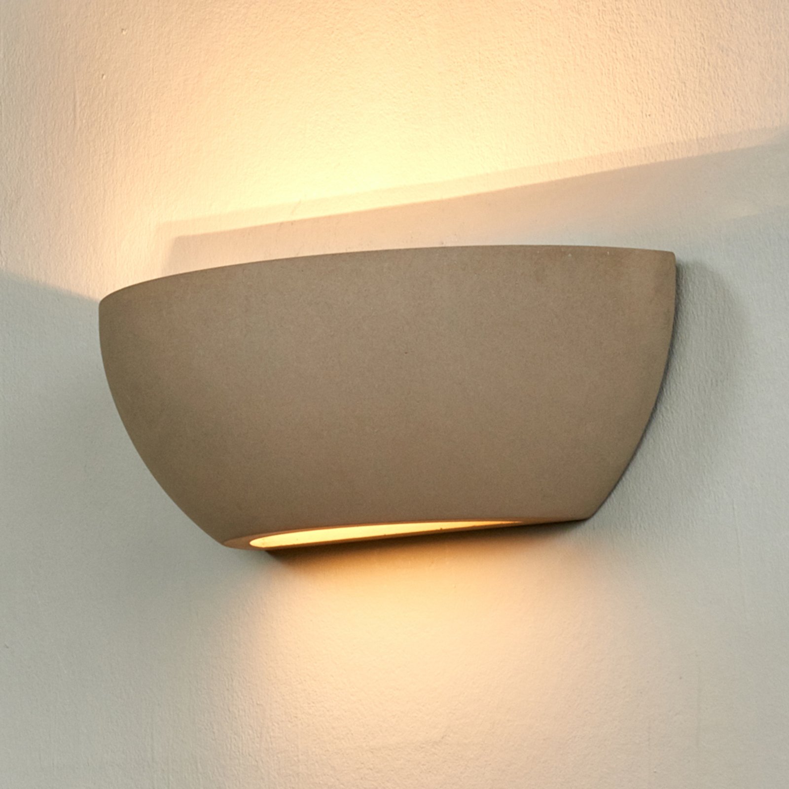 Elegant wall light Renata made of concrete