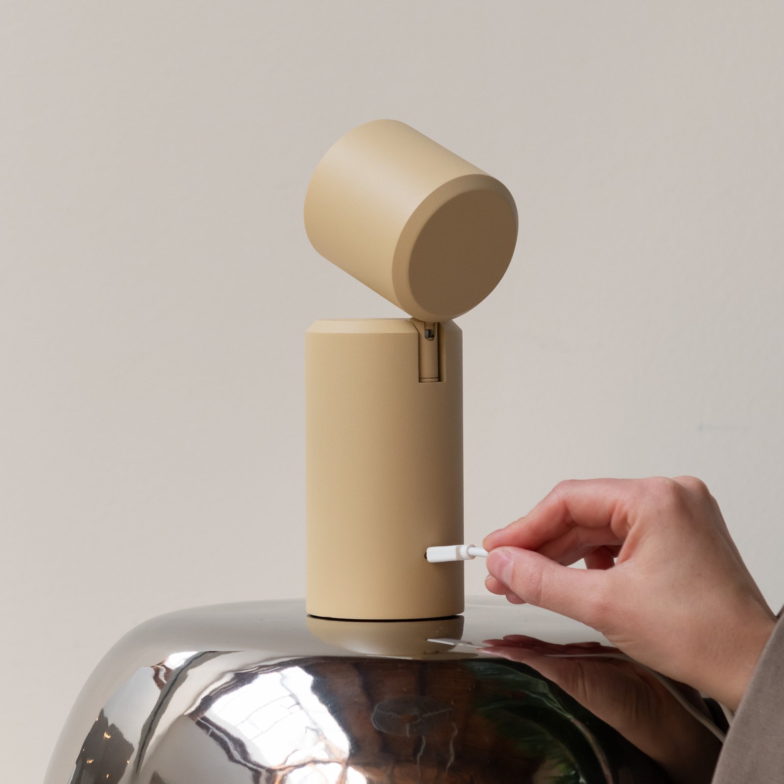 IT'S ABOUT ROMI LED-Akkutischlampe Milan, beige, 19 cm