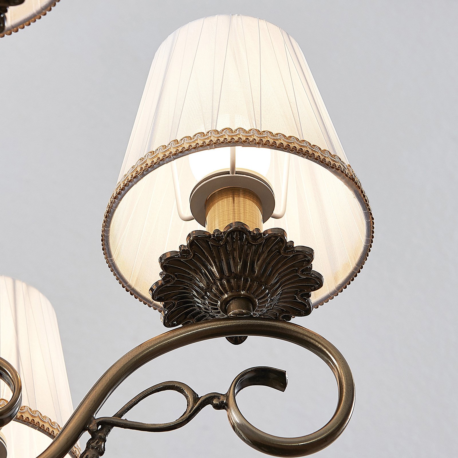 Lindby Finnick chandelier, five-bulb, brass