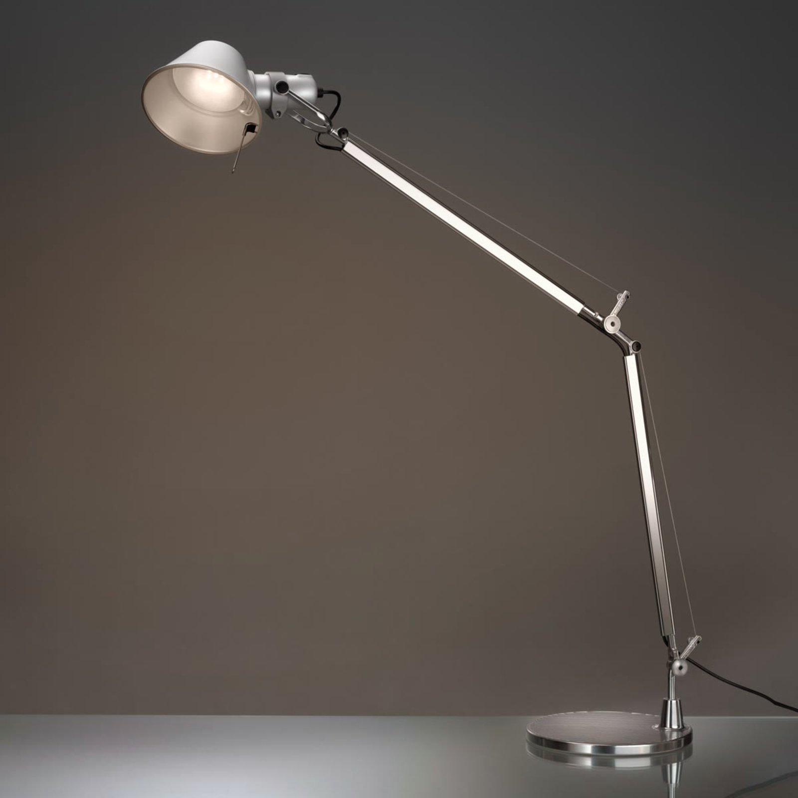 Lámpara de mesa LED Tolomeo con atenuador