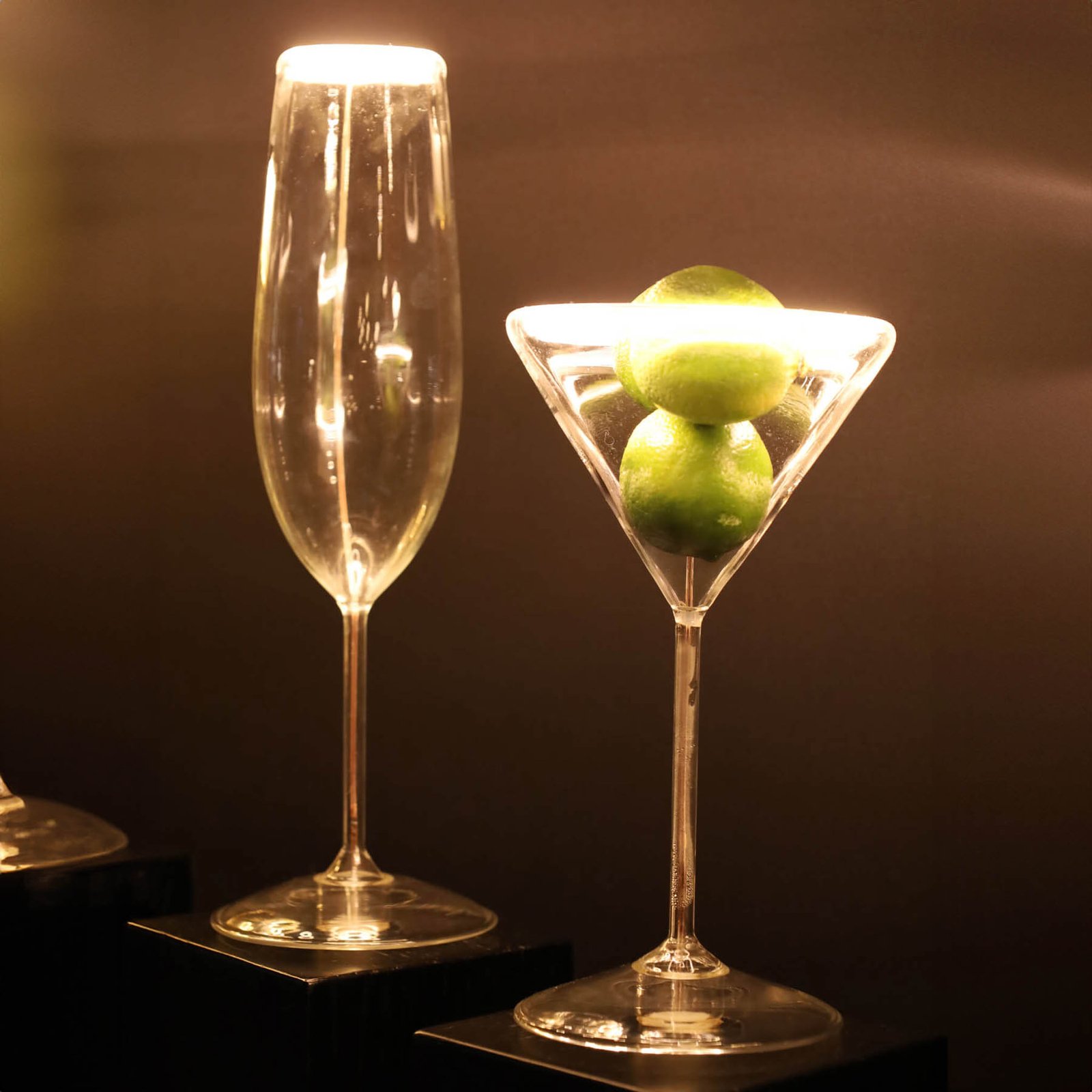 SEGULA LED-lambi Floating Martini, E27, 6 W, 922 hämarusega