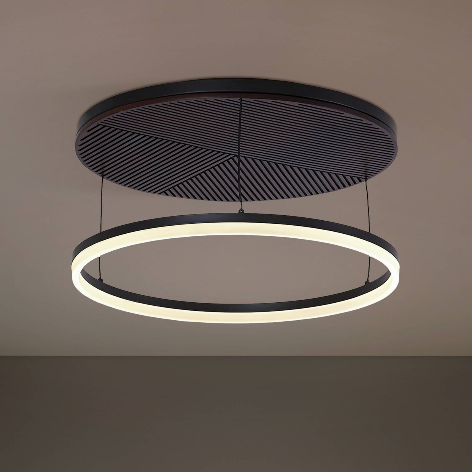 Lampa sufitowa LED Lucande Orven, czarna/drewniana, Ø50 cm, ściemniany