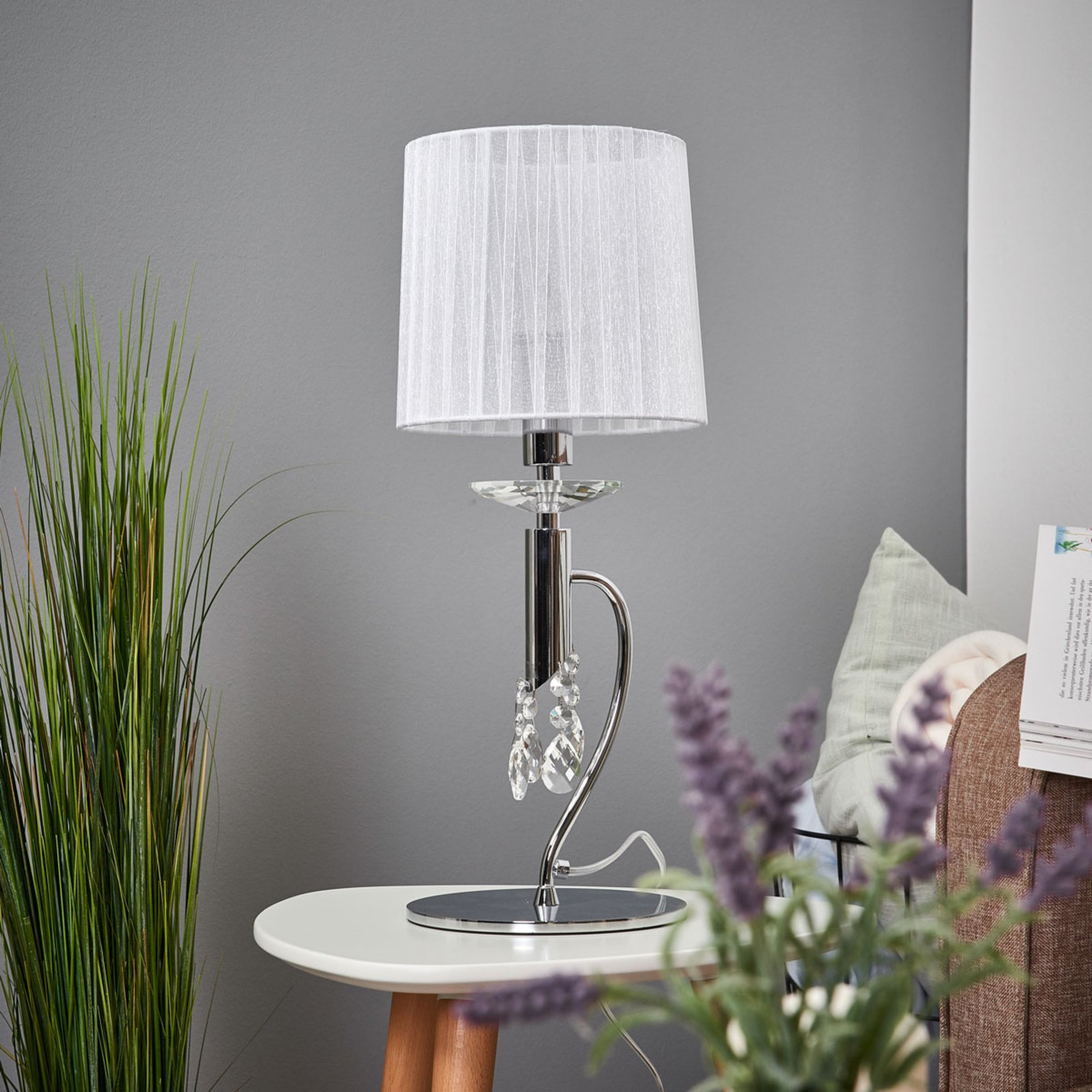 Lilja bordlampe med silkeskærm