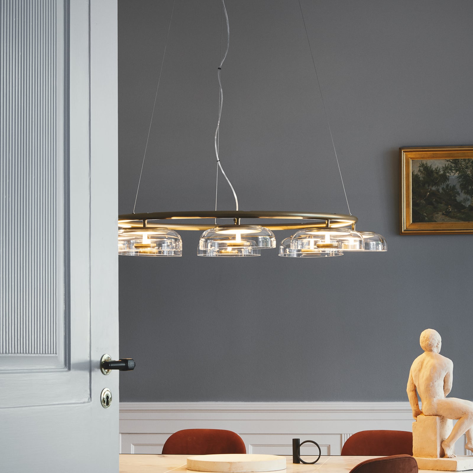 Lámpara de araña Nuura Blossi 8, dorada/transparente, Ø 103 cm, 8 luces Lámpara de araña Nuura Blossi 8, dorada/transparente, Ø 103 cm, 8 luces