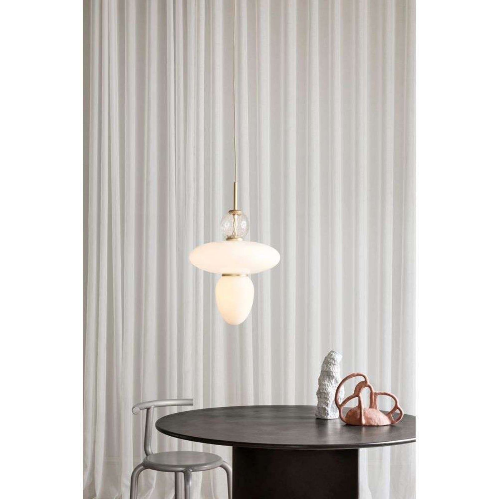 Nuura висяща лампа Rizzatto 43, сребро/опал, Ø 40 cm Nuura висяща лампа Rizzatto 43, сребро/опал, Ø 40 cm