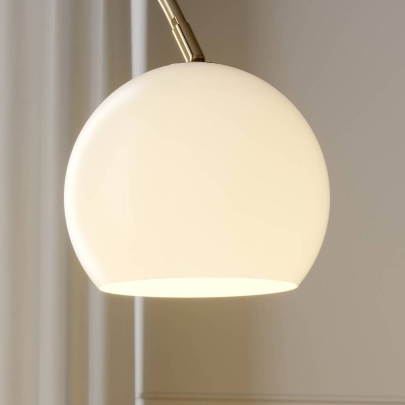 Cynthia Stojaca Lampa Opal/Brass - Lindby