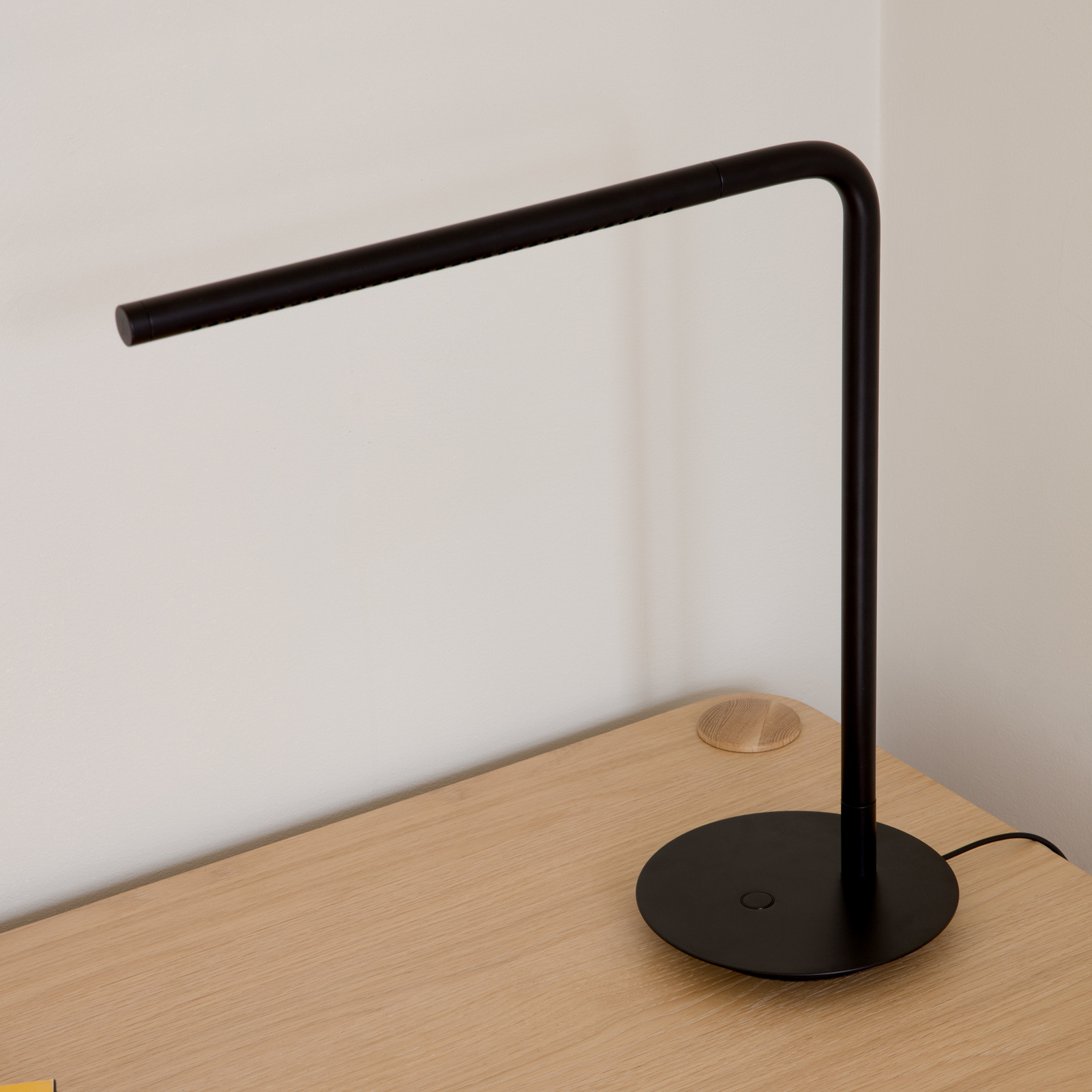 UMAGE lampe de table LED Omni, noir hauteur 46 cm métal pivotant