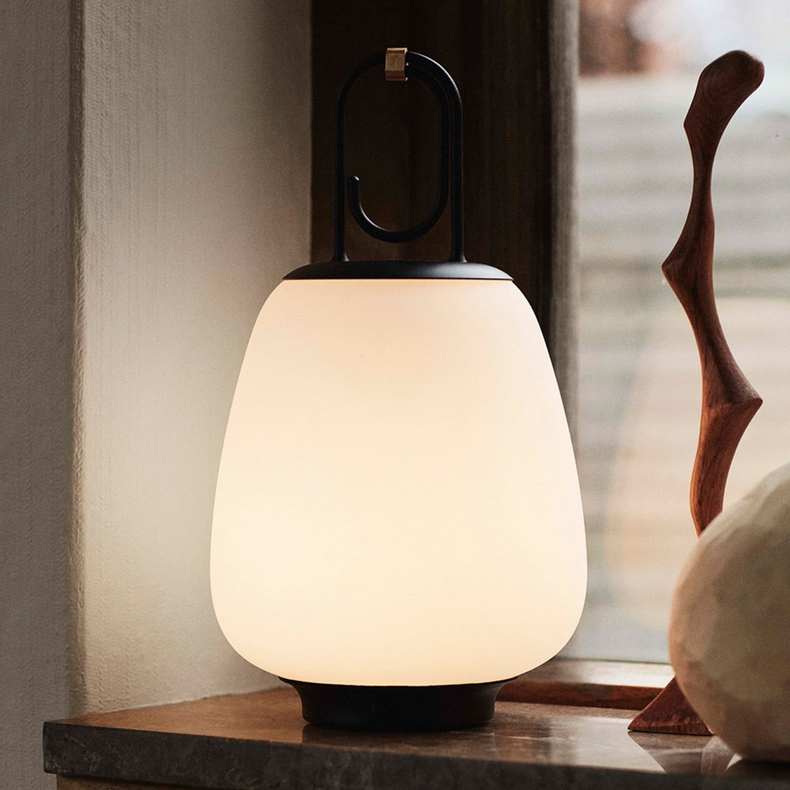 Lucca SC51 Outdoor Portable Opal Glass/Black &Tradition - Vardagsrum - Design