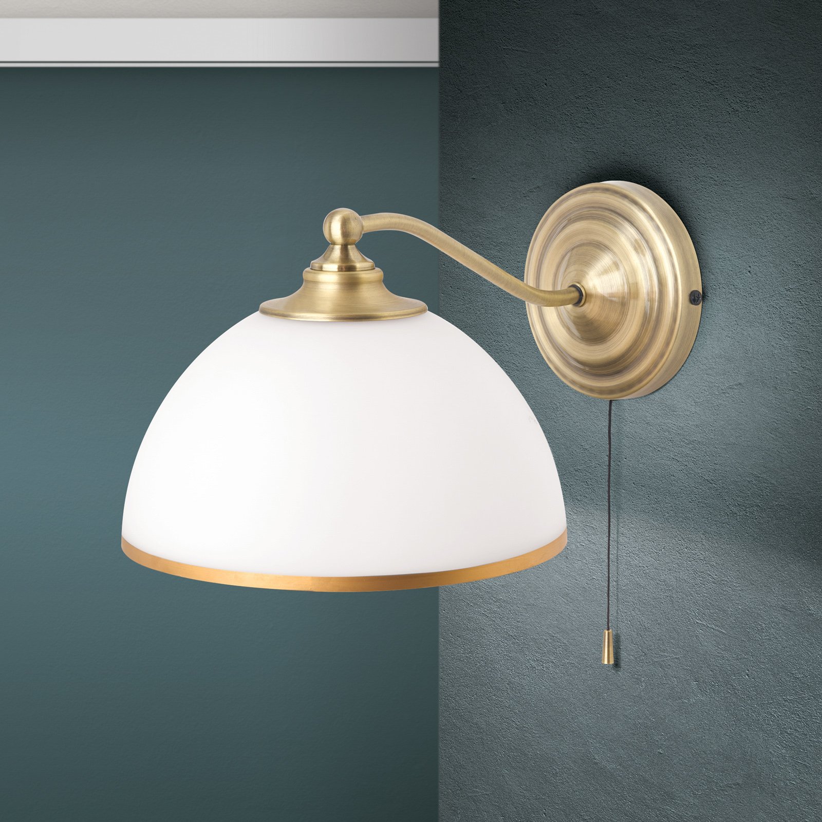 Old Lamp wall light with a pull switch