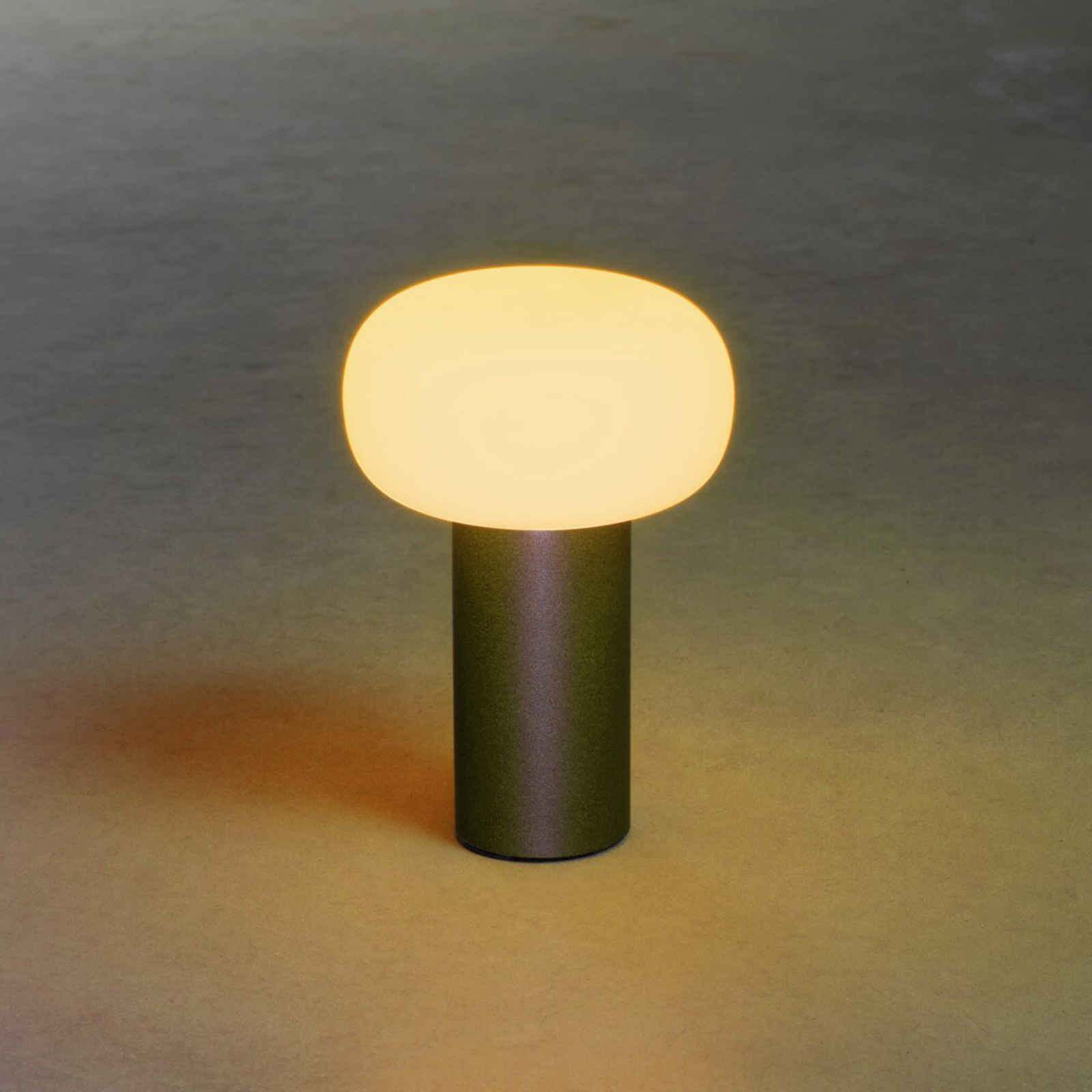LED stolní lampa Antibes IP54, baterie RGBW, černá
