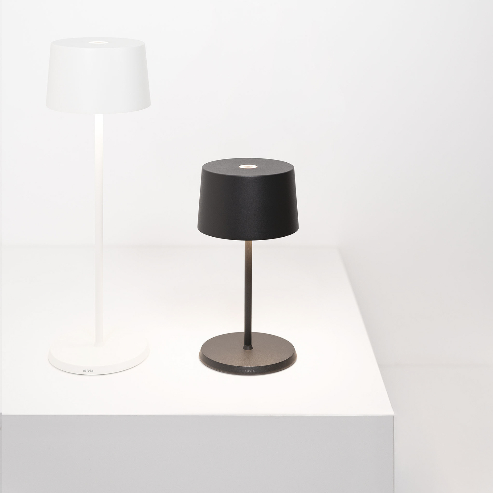 Zafferano Olivia mini 3K lámpara de mesa recargable gris