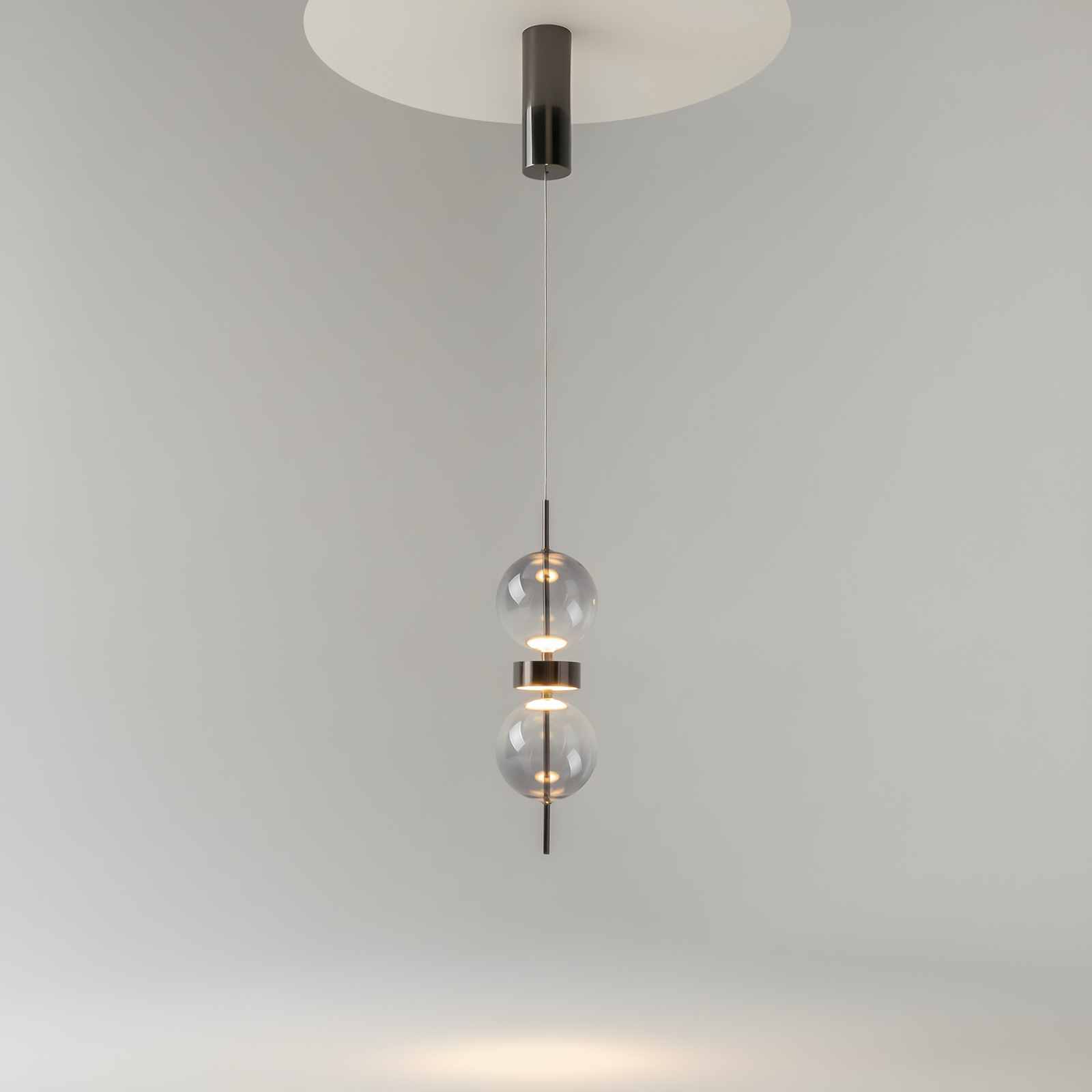LED viseća svjetiljka DOUBLE MOON, dimno siva, Ø 12 cm, staklo LED viseća svjetiljka DOUBLE MOON, dimno siva, Ø 12 cm, staklo