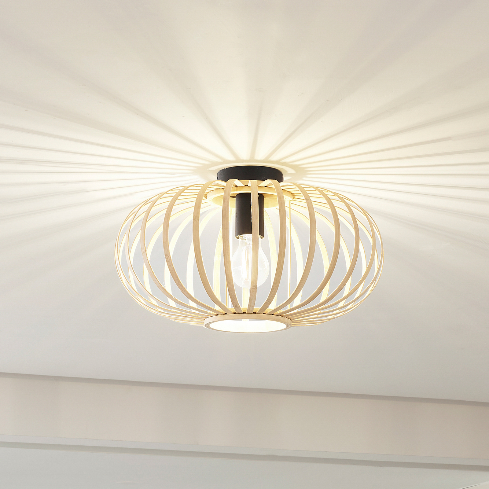 Lindby ceiling light Lielle, natural bamboo, Ø 40 cm