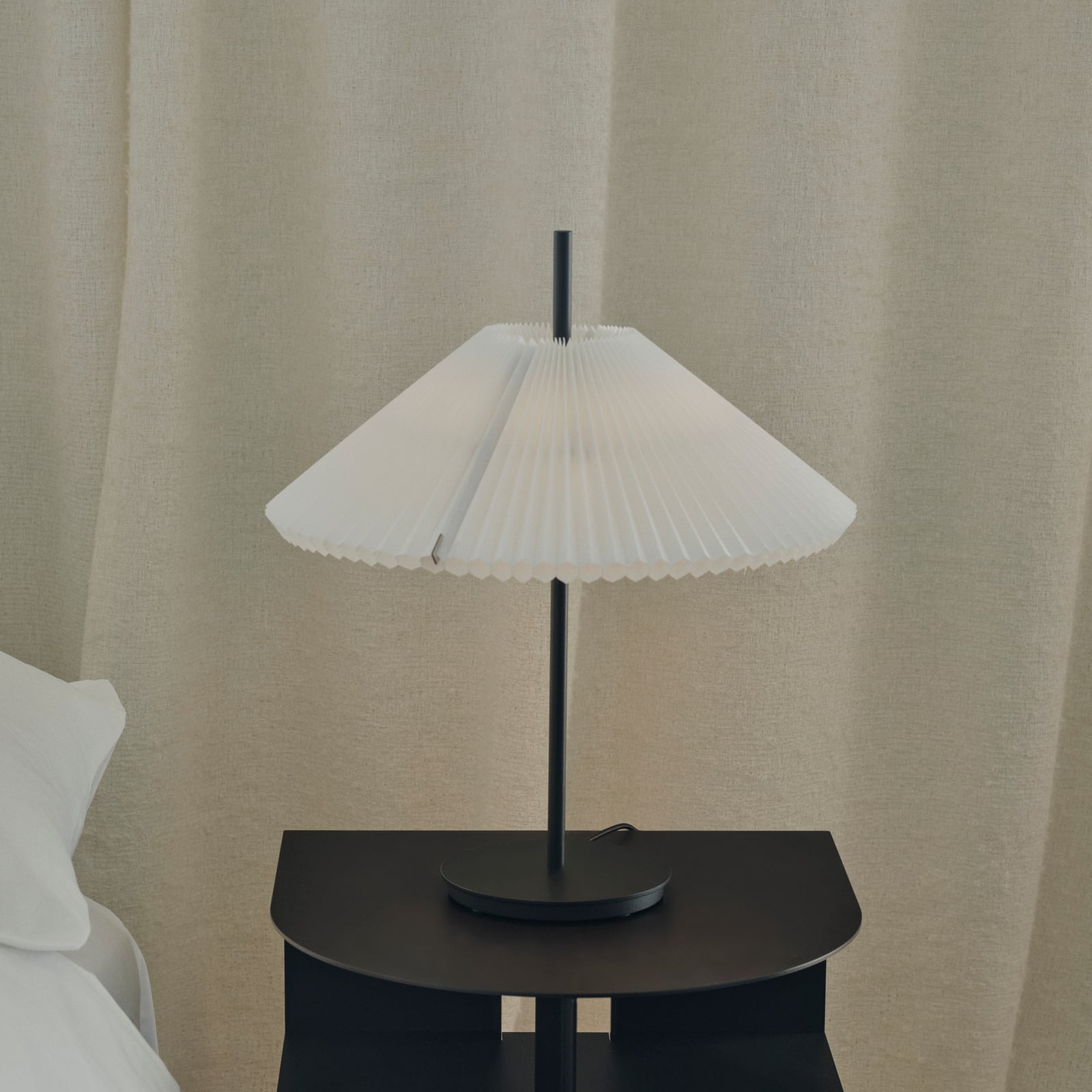 Nebra LED-Tischlampe, schwarz/weiß, 45cm, Textil - New Works