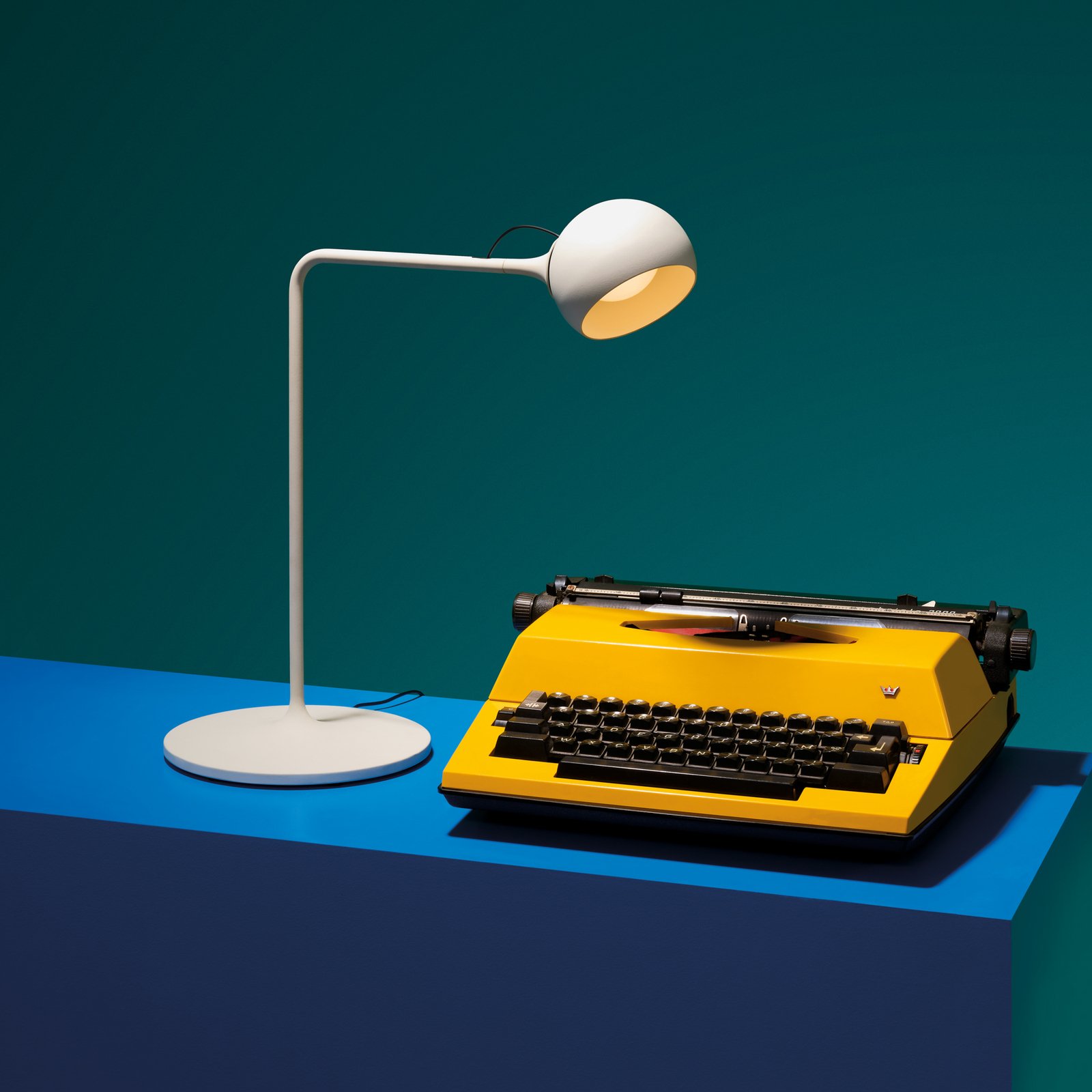 IXA Table Lamp White/Grey - Artemide