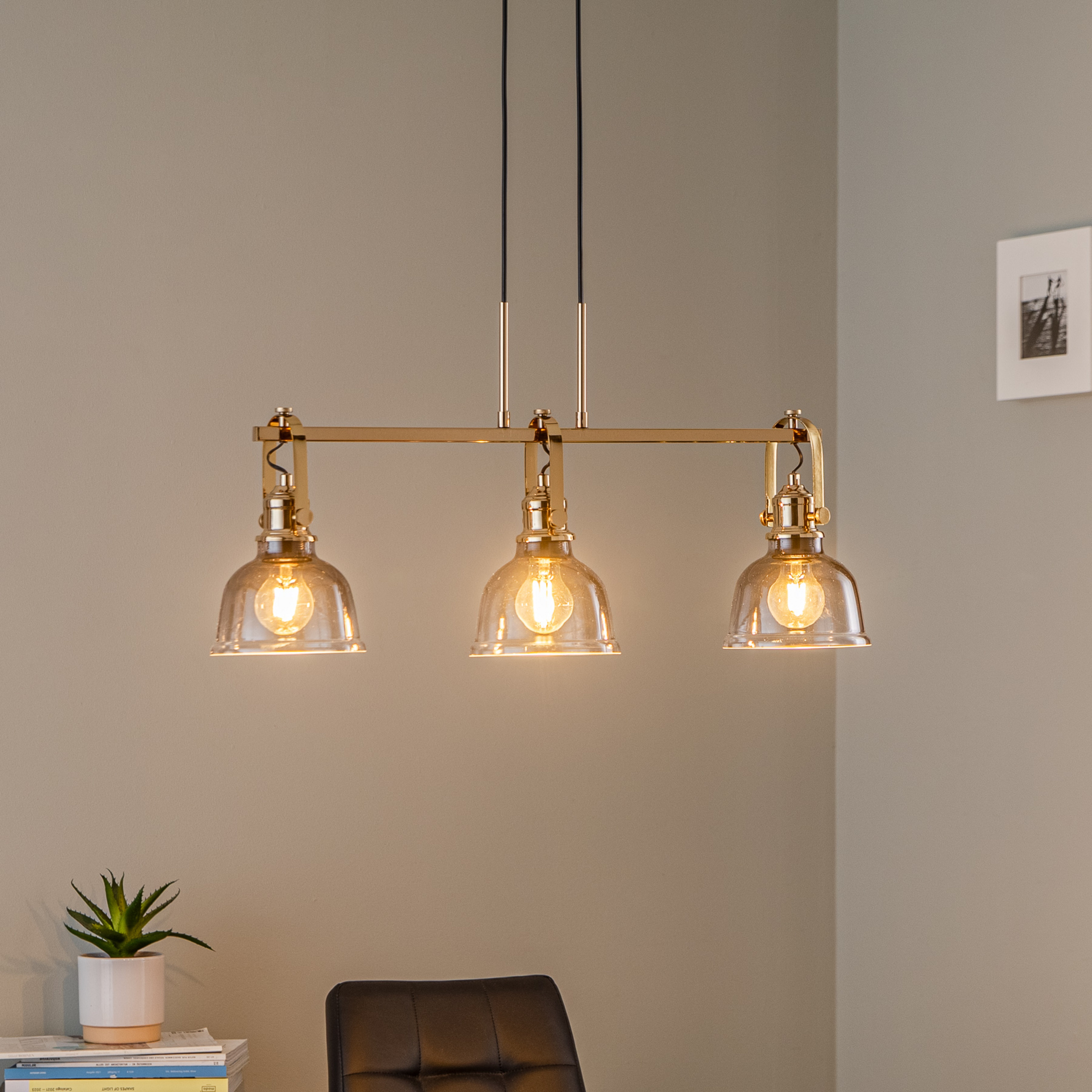 Piekaramā lampa Mago, zelta, trīs spuldzes