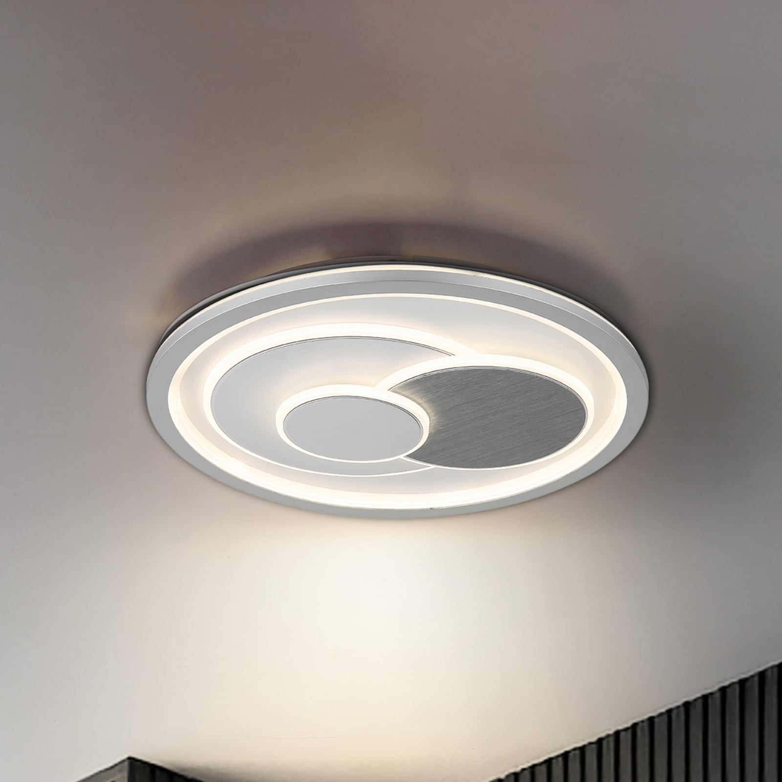 LED-taklampe Ruiz I, hvit/sølv, Ø 48 cm, CCT