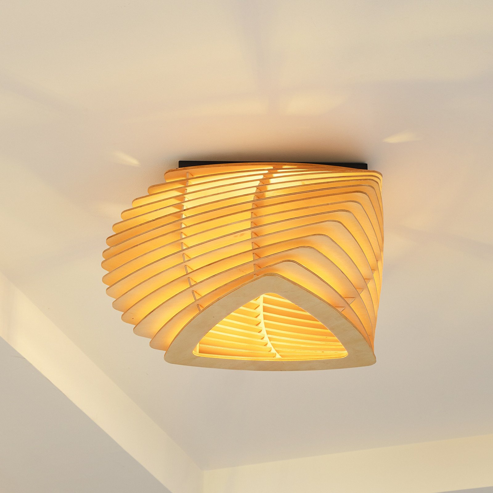 Lindby Sanza plafonieră 50 cm lemn curbată - Camera de zi / sufragerie - design - Lemn deschis negru