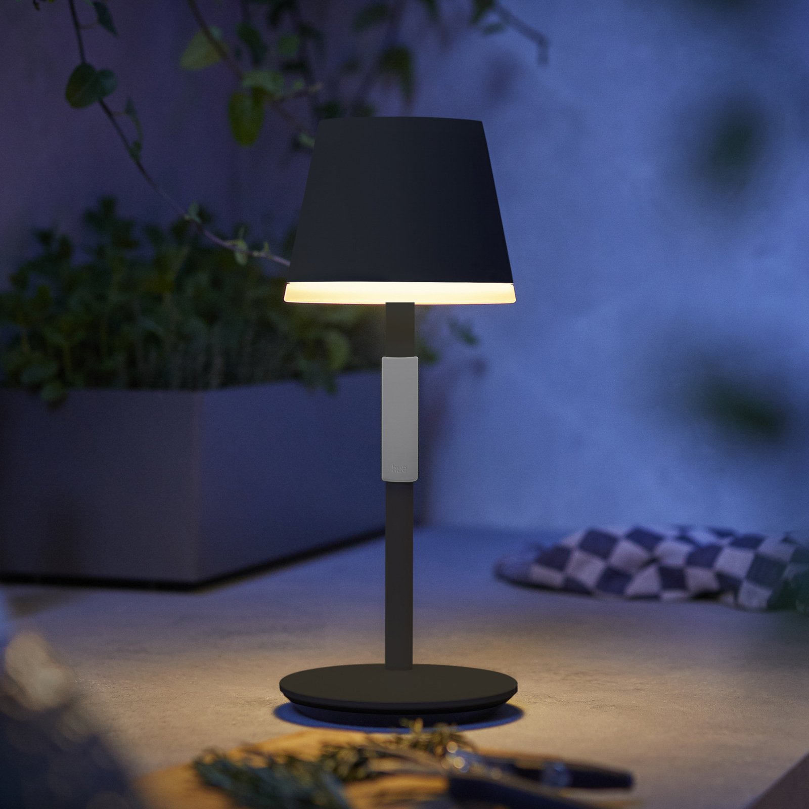 Philips Hue Go LED-bordlampe med skærm, sort