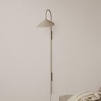 ferm LIVING Arum Swivel Tall kinkiet, beżowy, wtyczka