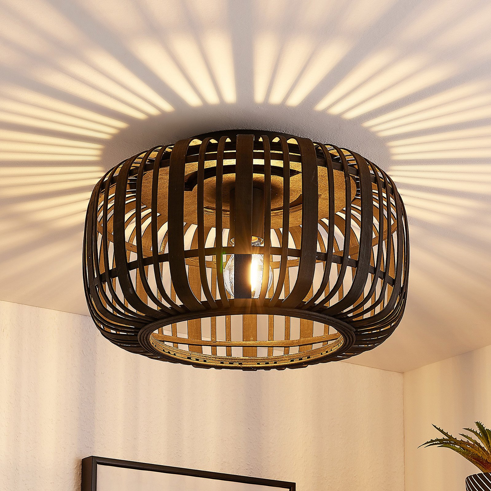 Lindby Canyana plafonieră negru rattan Ø 40 cm - Camera de zi / sufragerie - Casă de țară / Rustic - Lemn