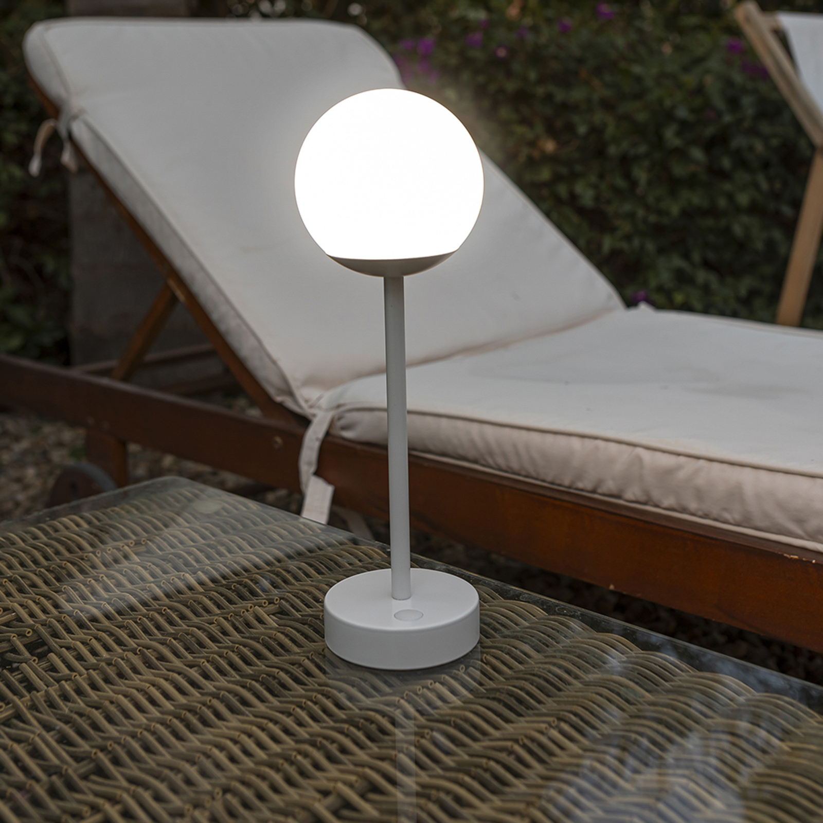 Newgarden Norai Slim LED-bordlampe, grå