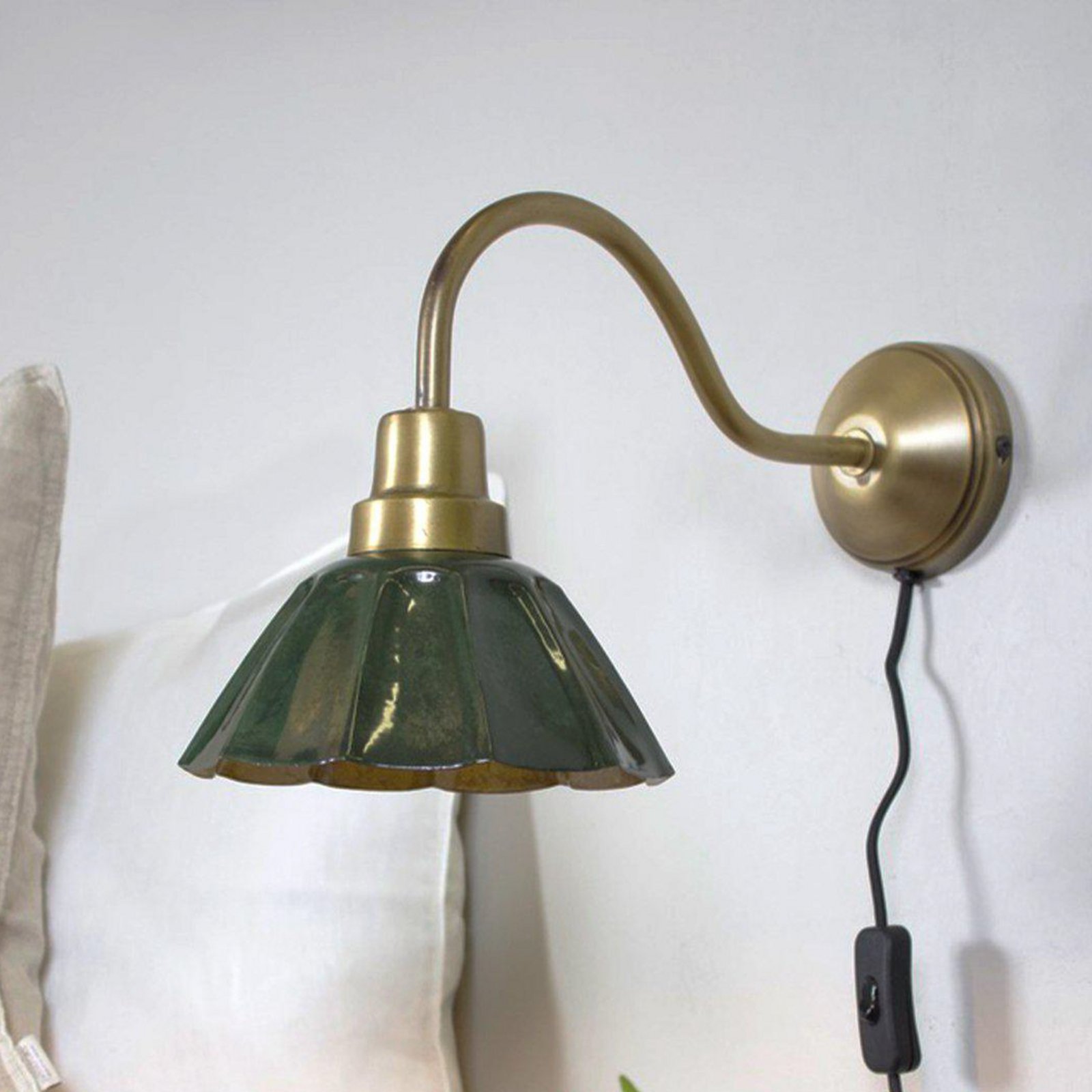 PR Home Wandlampe Ester, grün, Ausladung 34 cm, Metall