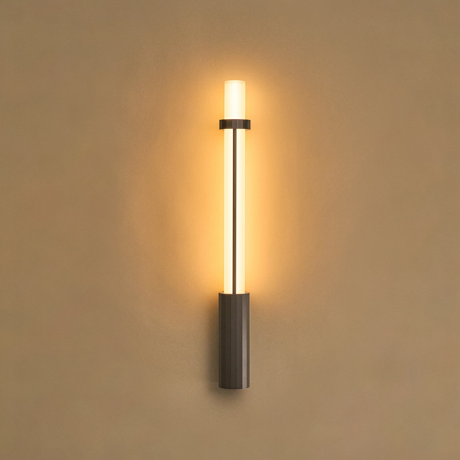 In Fine LED-vegglampe, m&oslash;rkegr&aring;, h&oslash;yde 65 cm, IP65 &ndash; DCW - Design - Aluminium