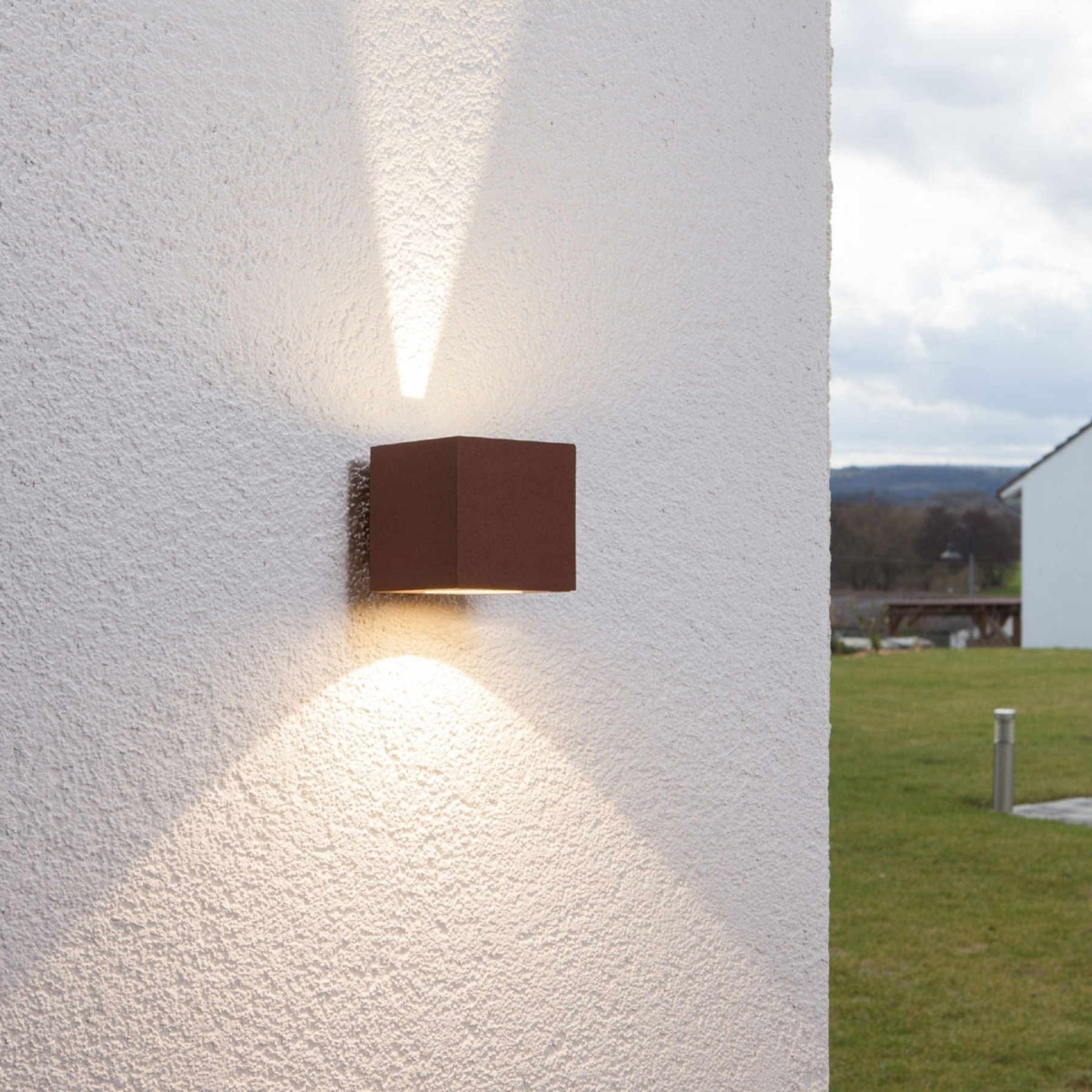 Lucande Auburn LED outdoor wall light Jarno, cube form, Aluminium, 3 W, energy efficiency: A+, W: 9 cm, H: 9 cm