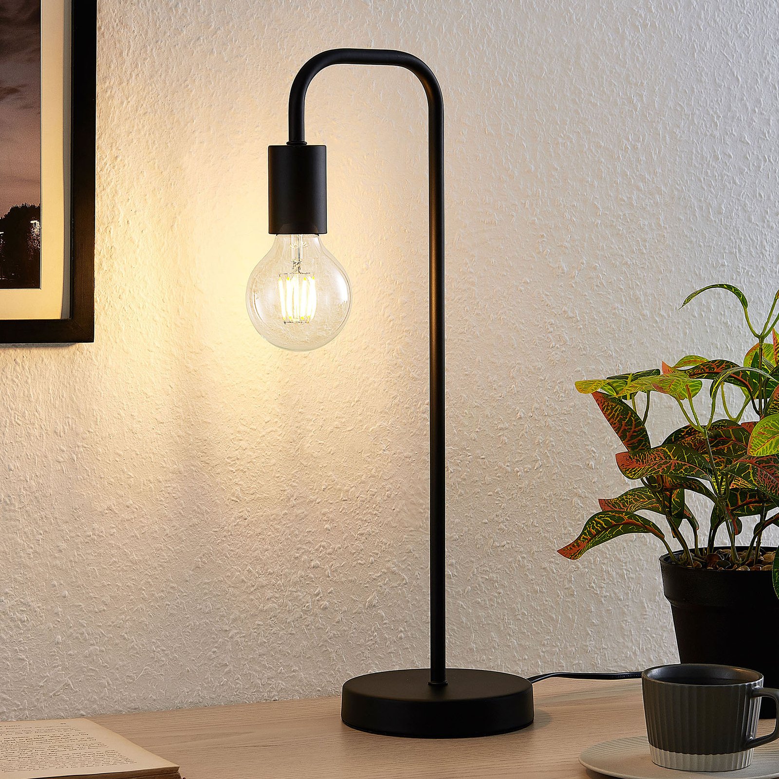 Lindby Erivana table lamp, metal, black