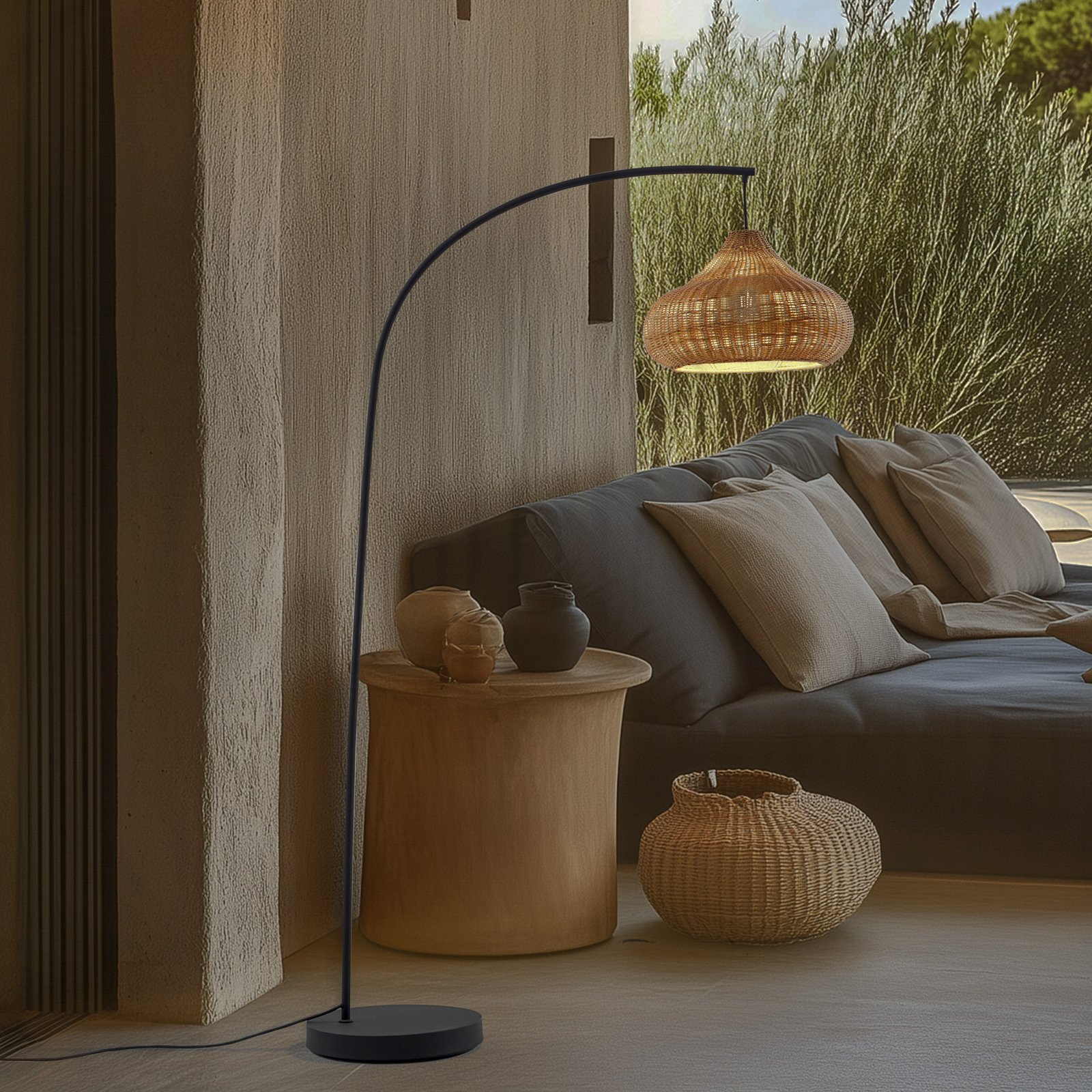 Lucande Außenstehleuchte Taniola, beige, Rattan, 195cm, IP44