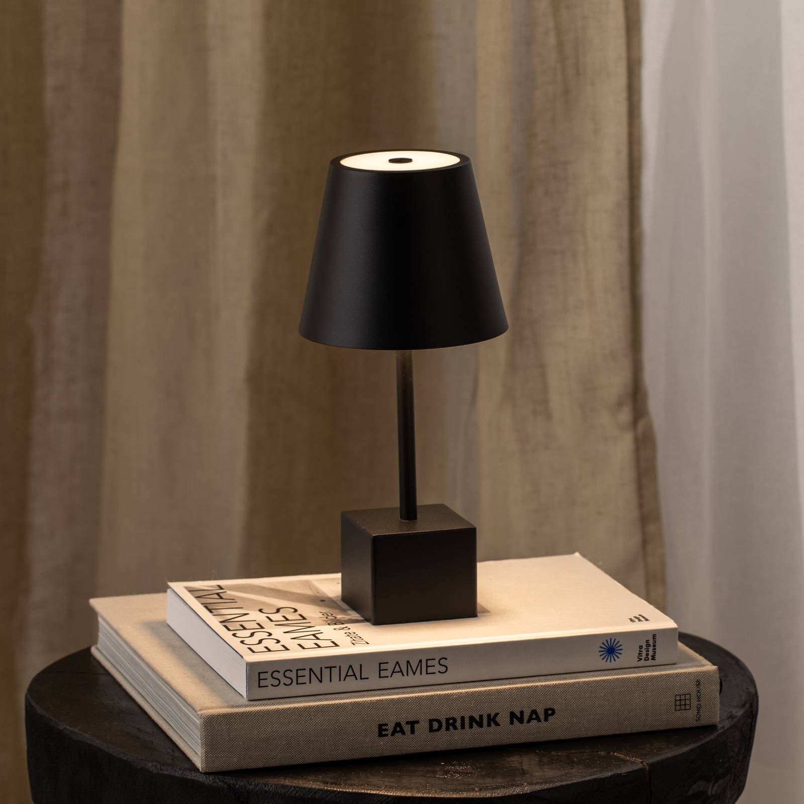 Akumulatorowa lampa stołowa LED Janea CUBE, czarny, metal, Lindby
