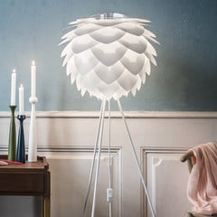 UMAGE Silvia medium lámpara de pie trípode blanca