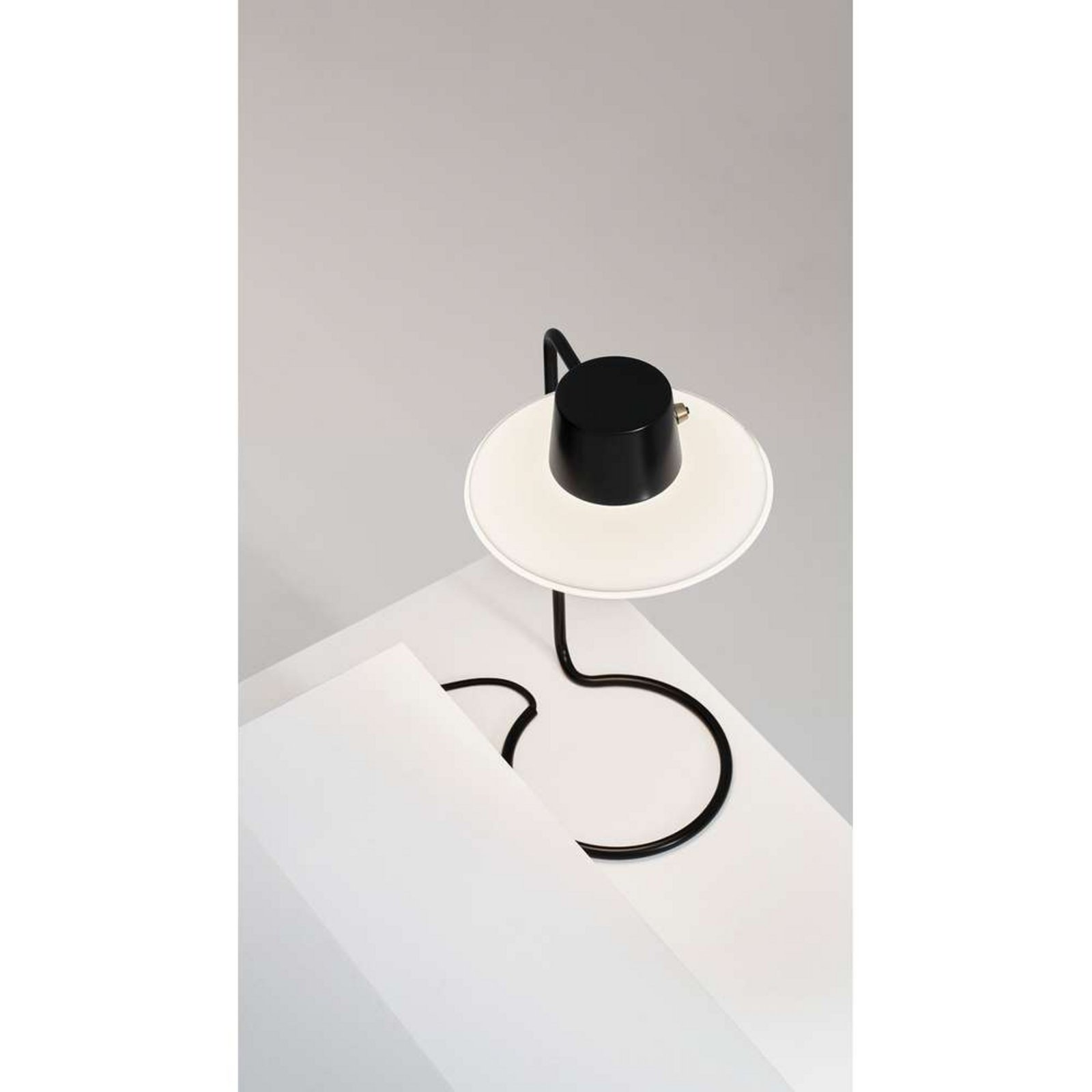 AJ Oxford Table Lamp H28 Opal - Louis Poulsen