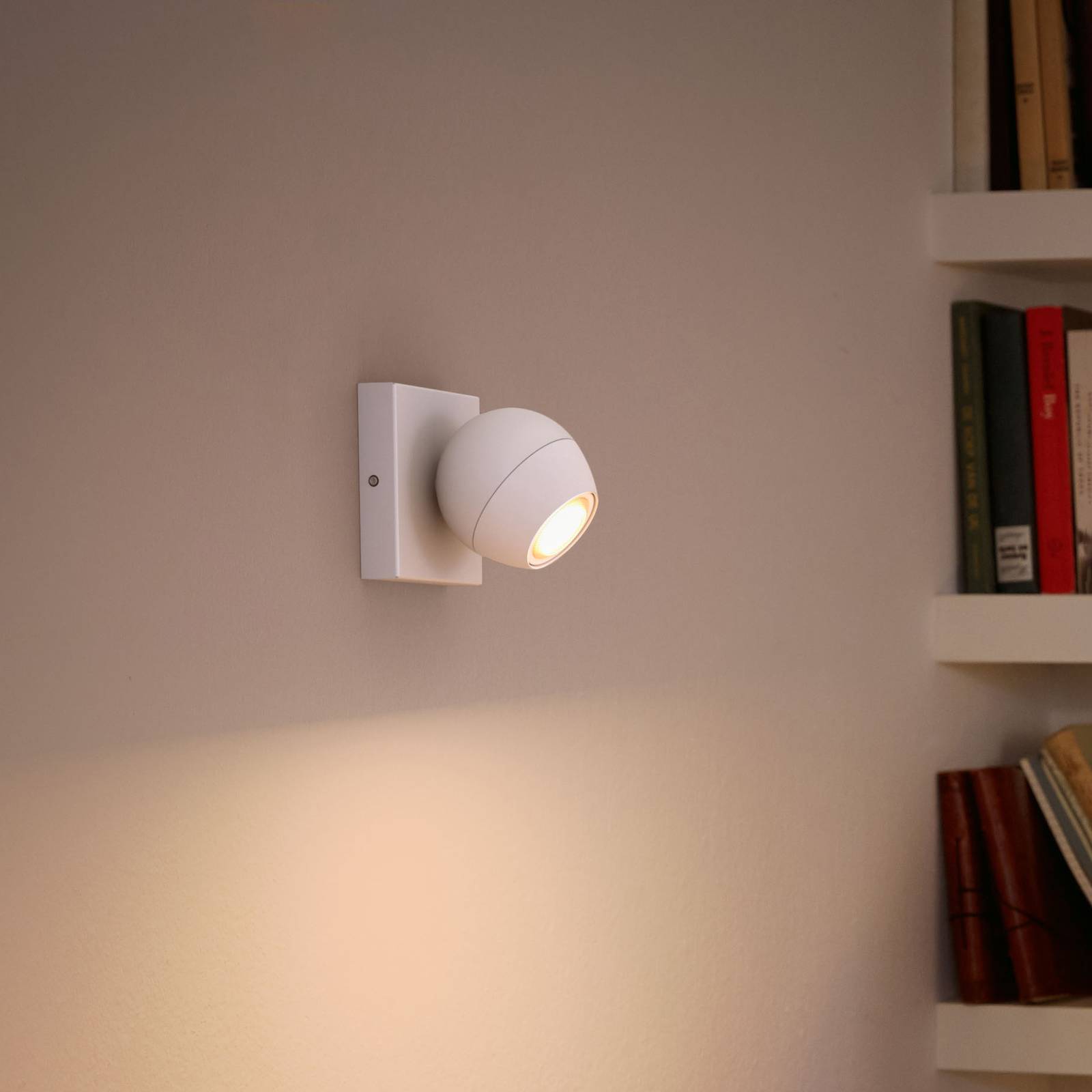 Levně Philips Hue Buckram LED spot bílý se stmívačem