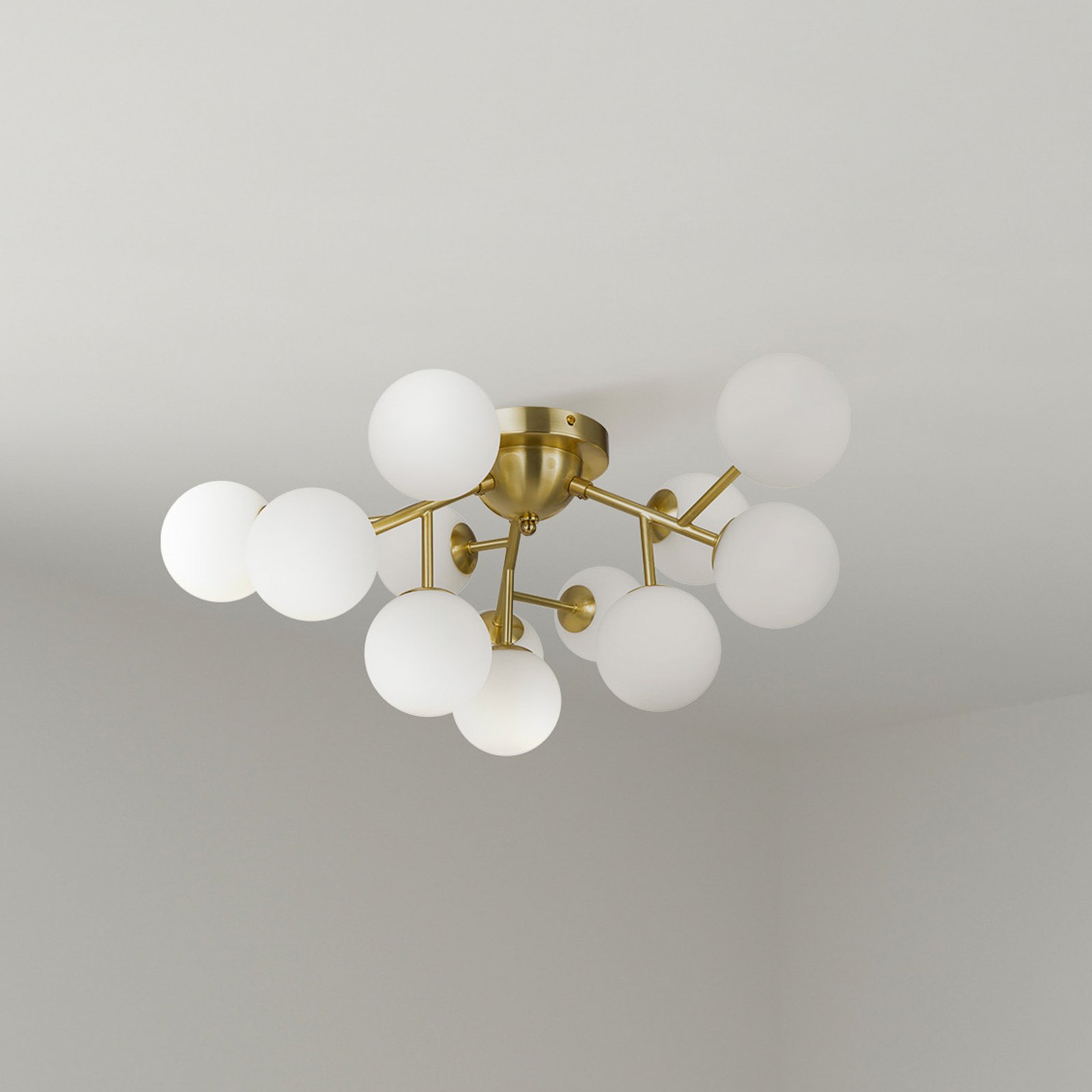 Maytoni taklampe Dallas, 12 lyskilder, gullfarget/hvit