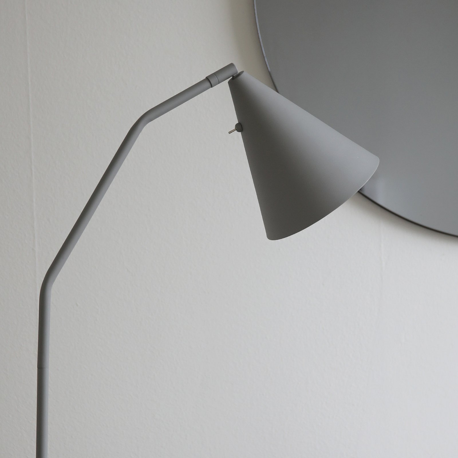 Markslöjd Lampa stojąca LED Funil, szara, metal, ściemniana