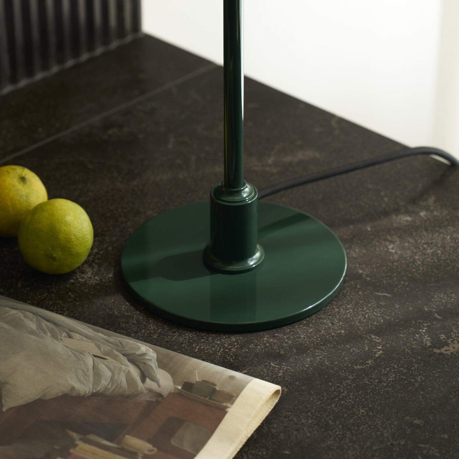 PH 3/2 pöytälamppu, tummanvihreä, Ø 28 cm – Louis Poulsen
