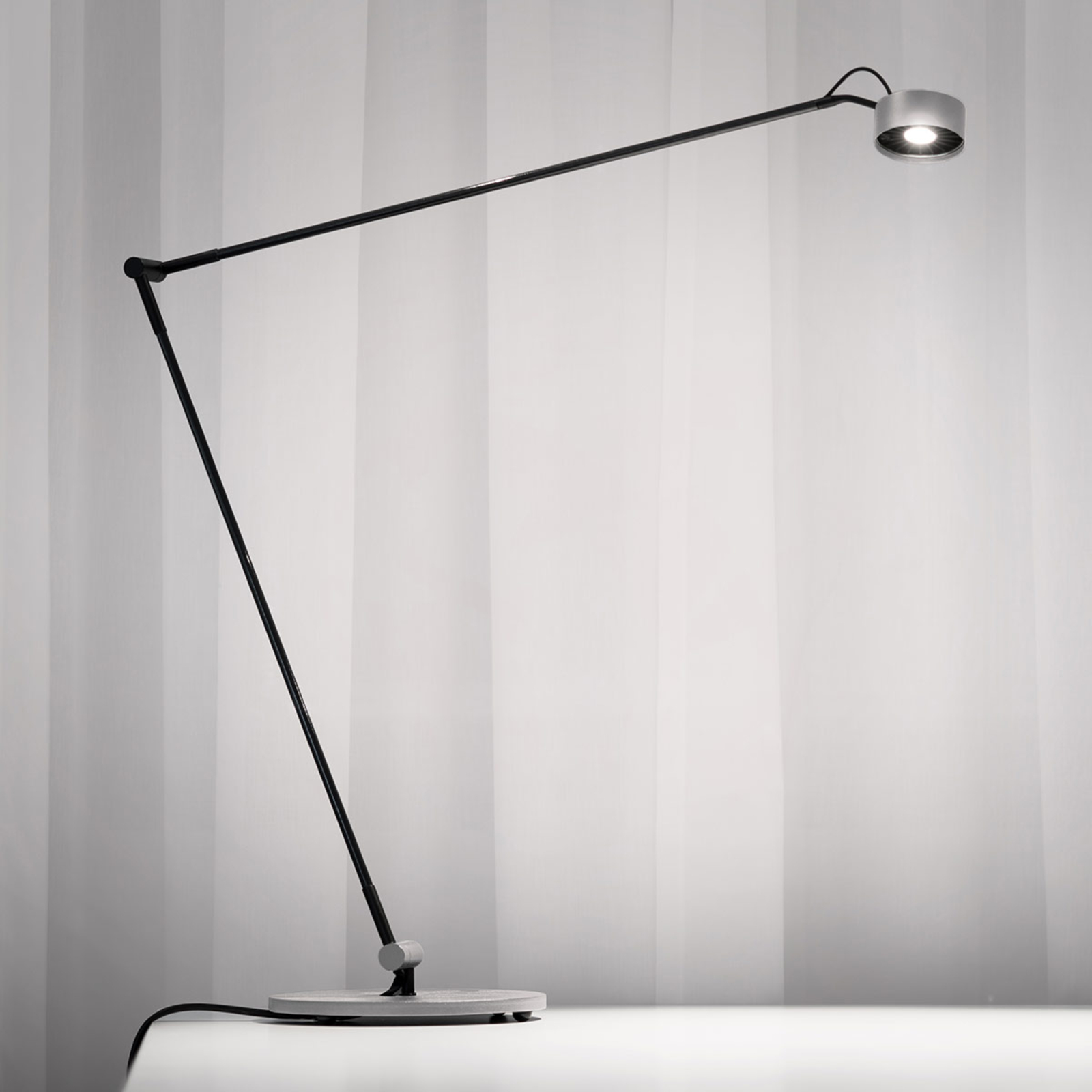 Absolut/ Radius Basica 930 E LED table lamp, cantilever arm silver, for Workroom / Office, steel, carbon fibre, aluminium, 9 W, energy efficiency: A+, H: 110 cm