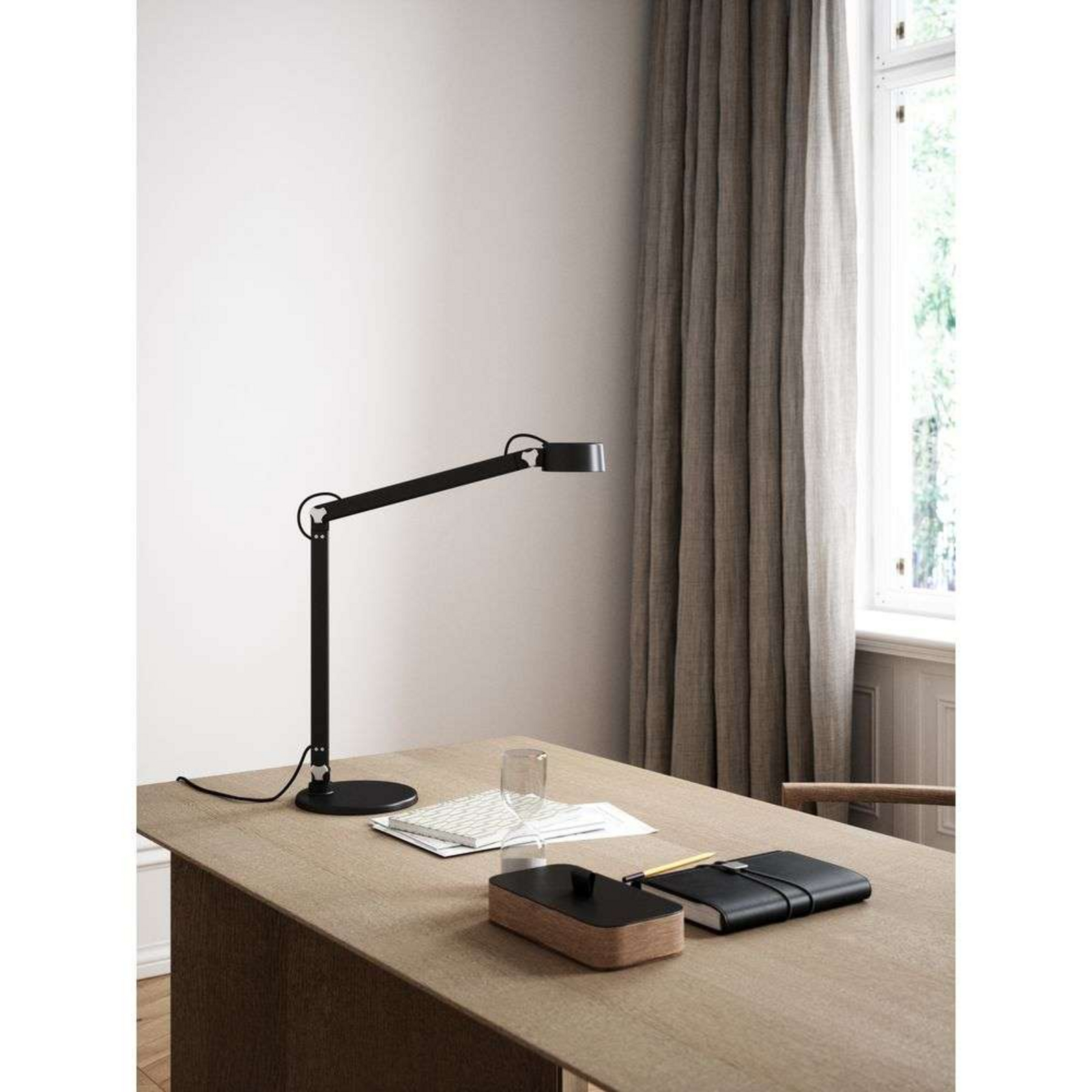 Nobu Lampe de Table Black - DFTP
