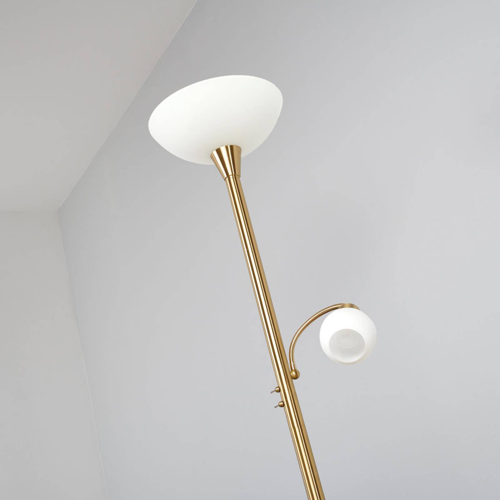 Lampa podłogowa Lindby Elaina, lampka do czytania, kolor mosiądz, 183cm E27