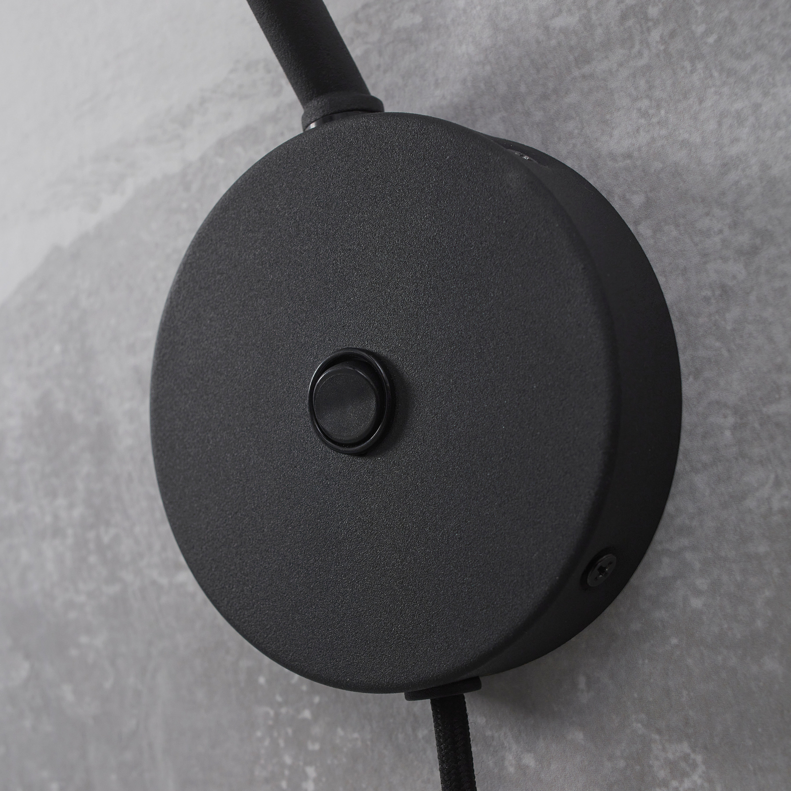 It's about RoMi wall light Montreux, black