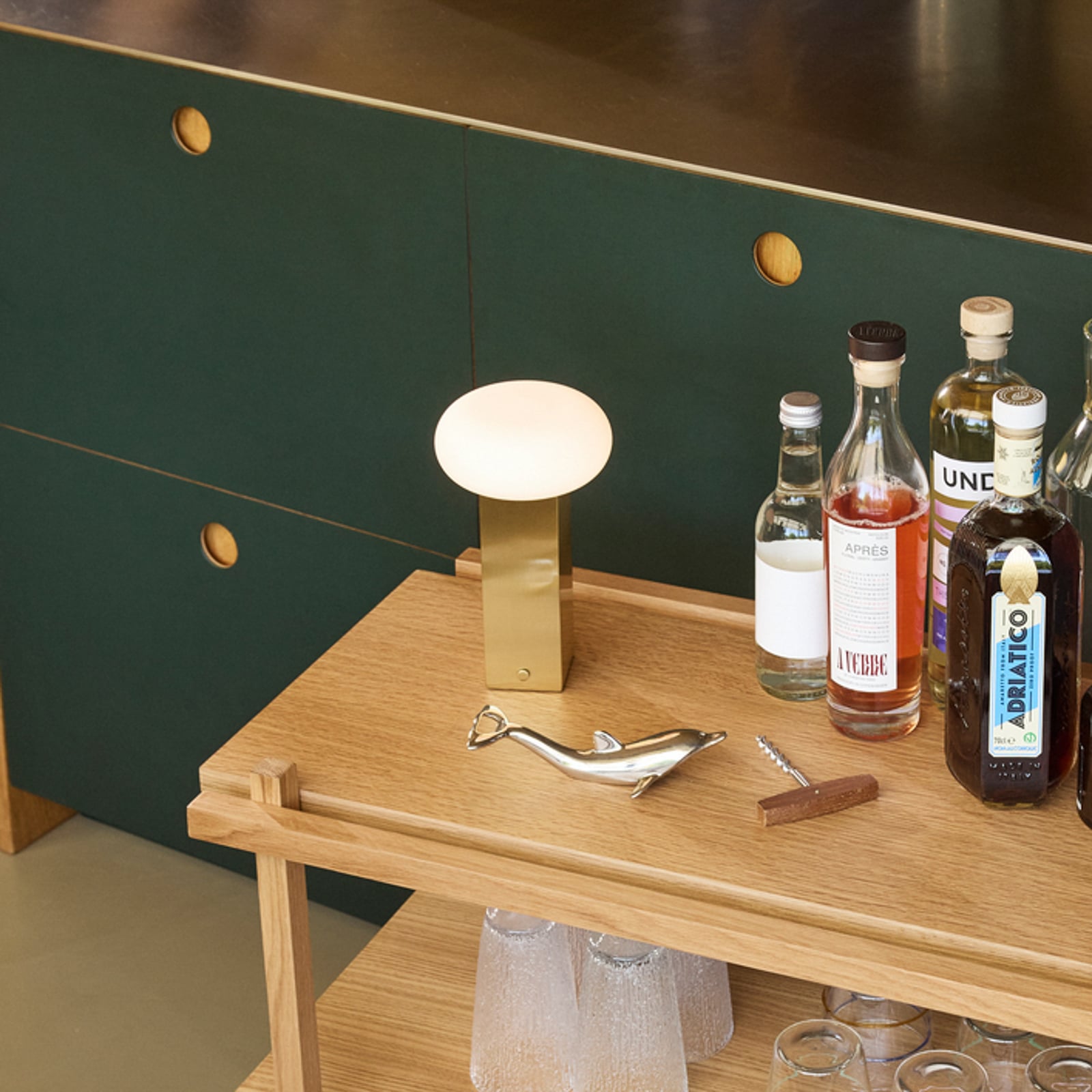 LOW LED-bordslampa i mässing, höjd 20 cm – Hübsch