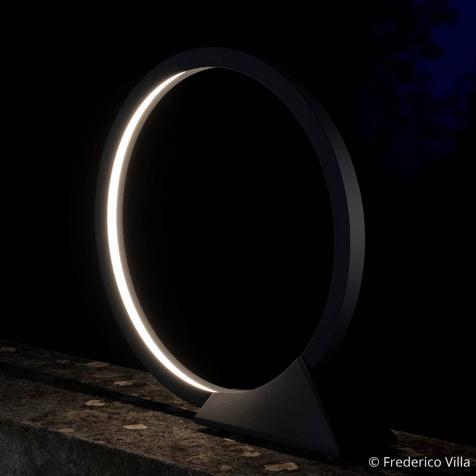 Lampa tarasowa LED Artemide O, Ø 45 cm