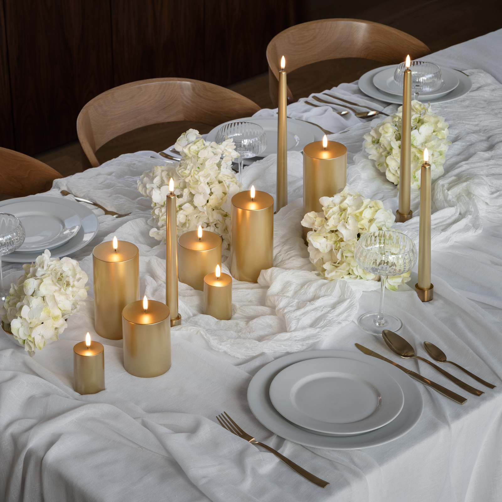 TAPER LED-stearinljus, 2-pack, guldfinish, höjd 32 cm - Uyuni Lighting TAPER LED-stearinljus, 2-pack, guldfinish, höjd 32 cm - Uyuni Lighting