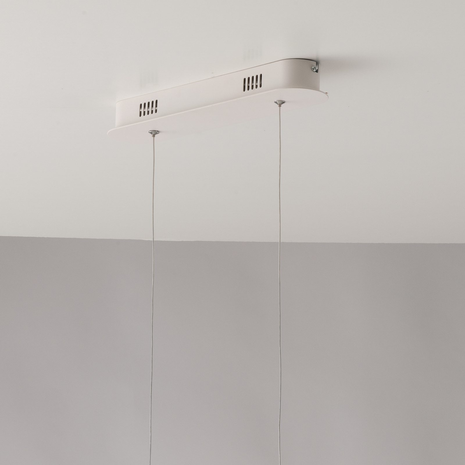 LED-Hängeleuchte Helix, weiß-silber, Länge 80 cm