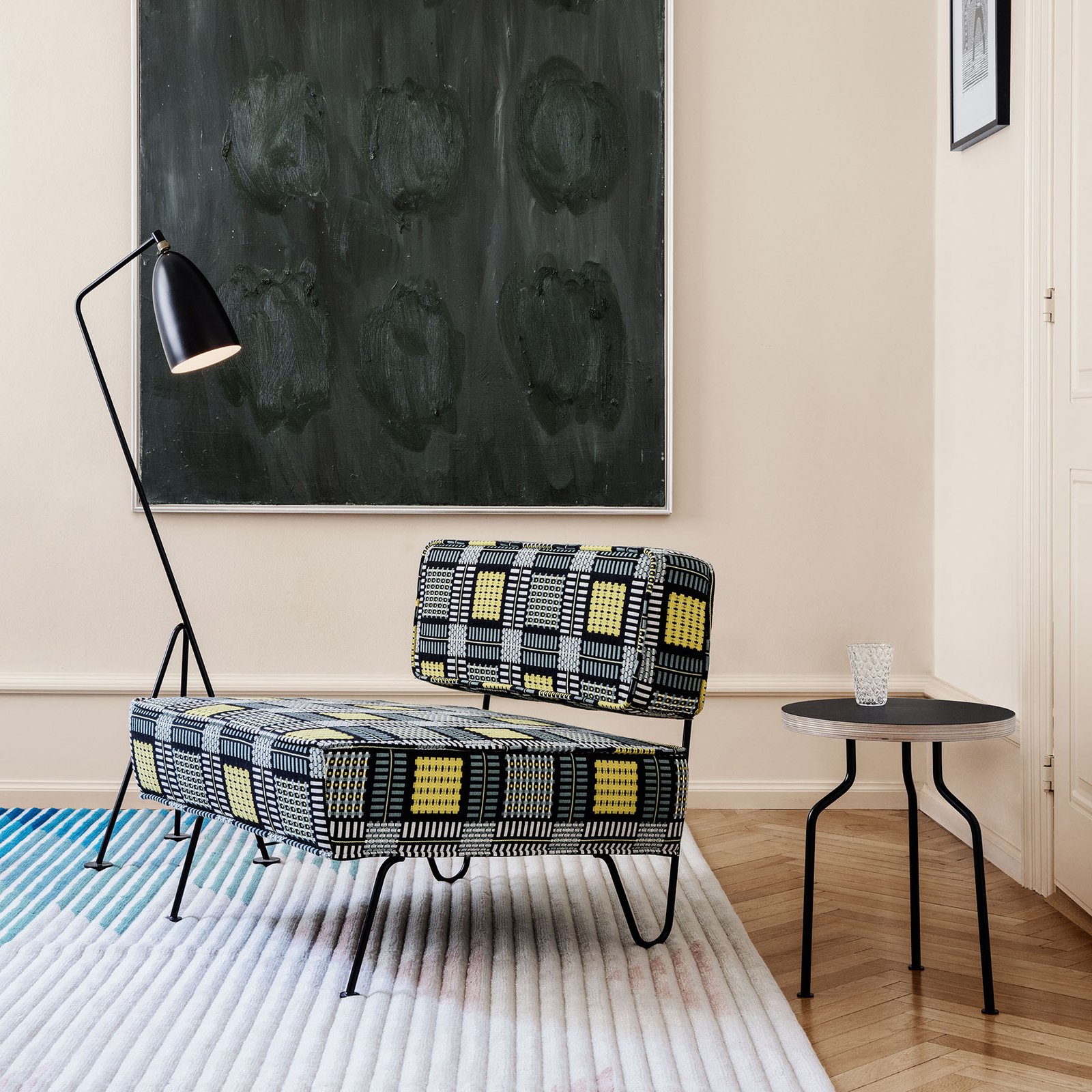 Gräshoppa Stehleuchte Jet-Black - GUBI