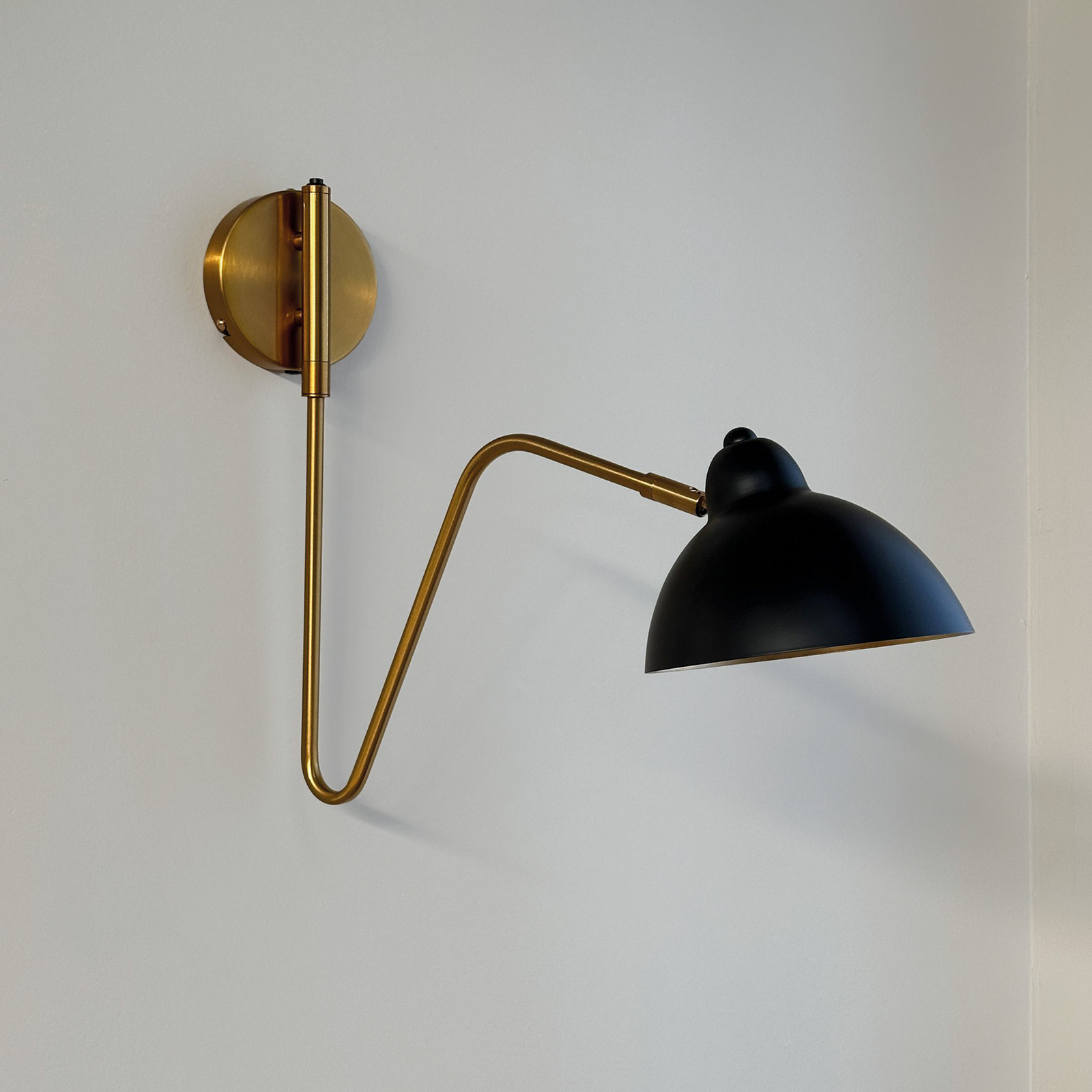 Dyberg Larsen Futura wall lamp, black, metal