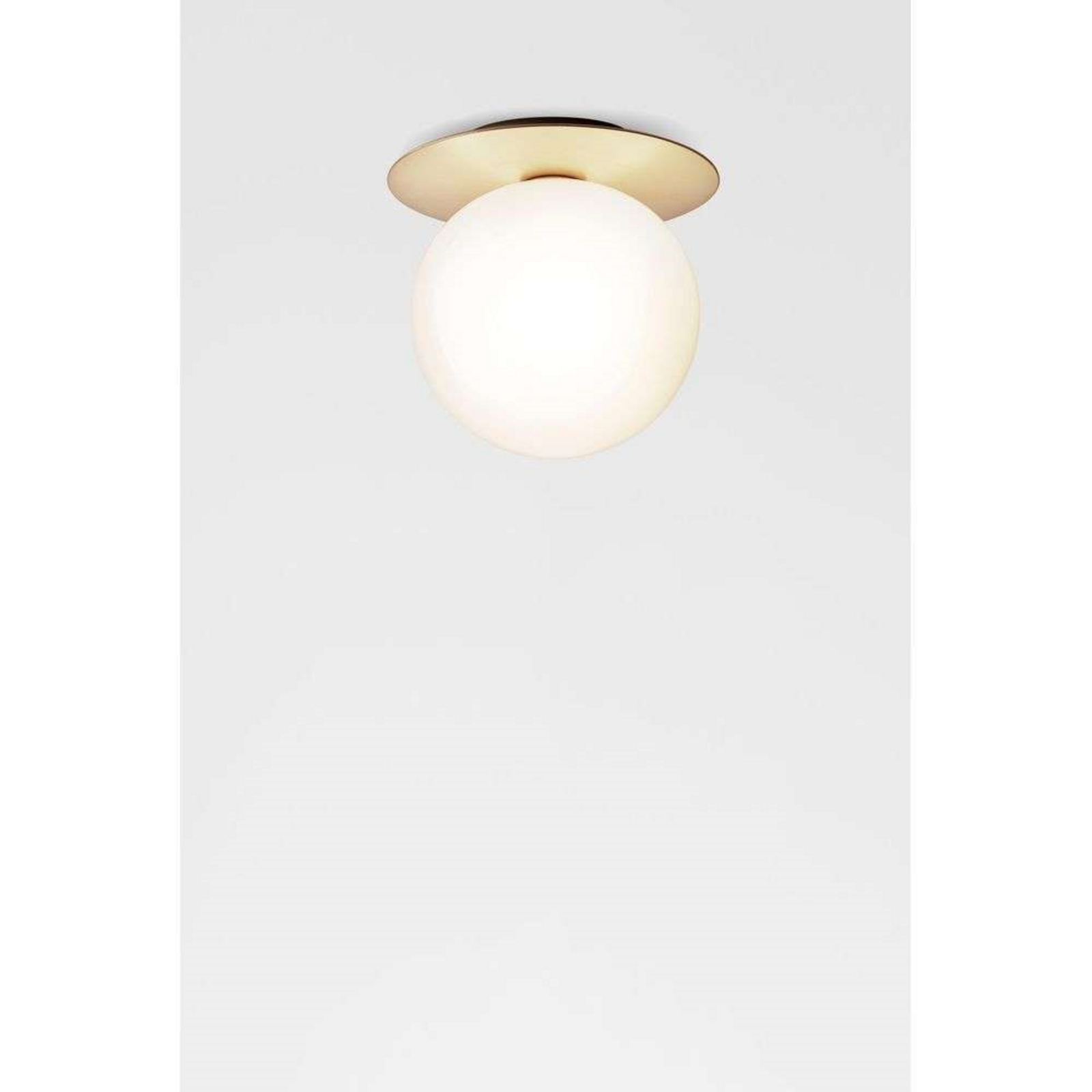 Liila 1 Aplică de Perete/Plafonieră IP44 Large Nordic Gold/Opal White - Nuura