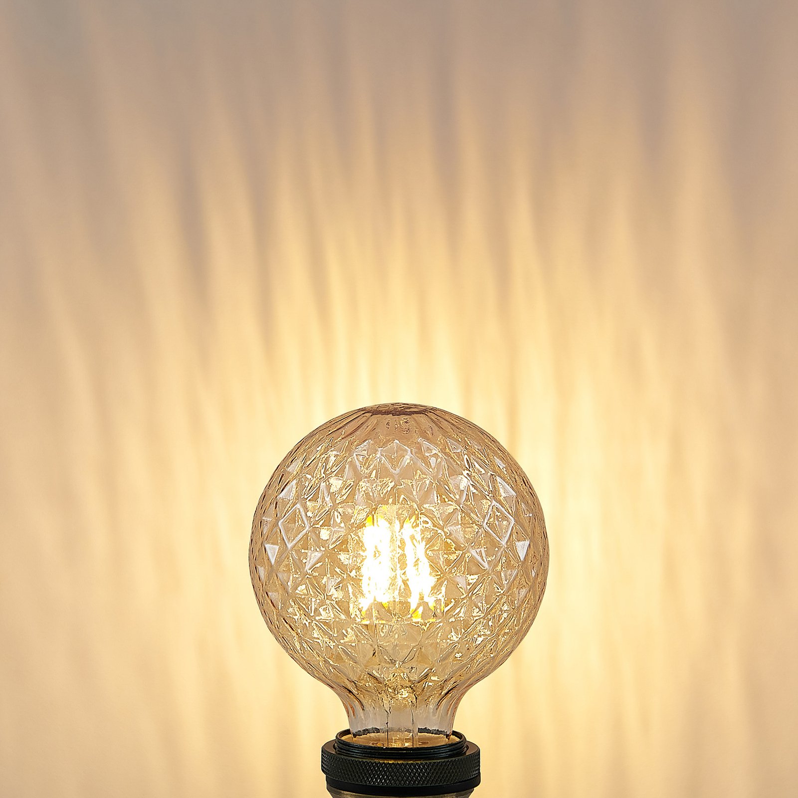 Lucande LED bulb E27 G95 4W 2,700K dimmable amber